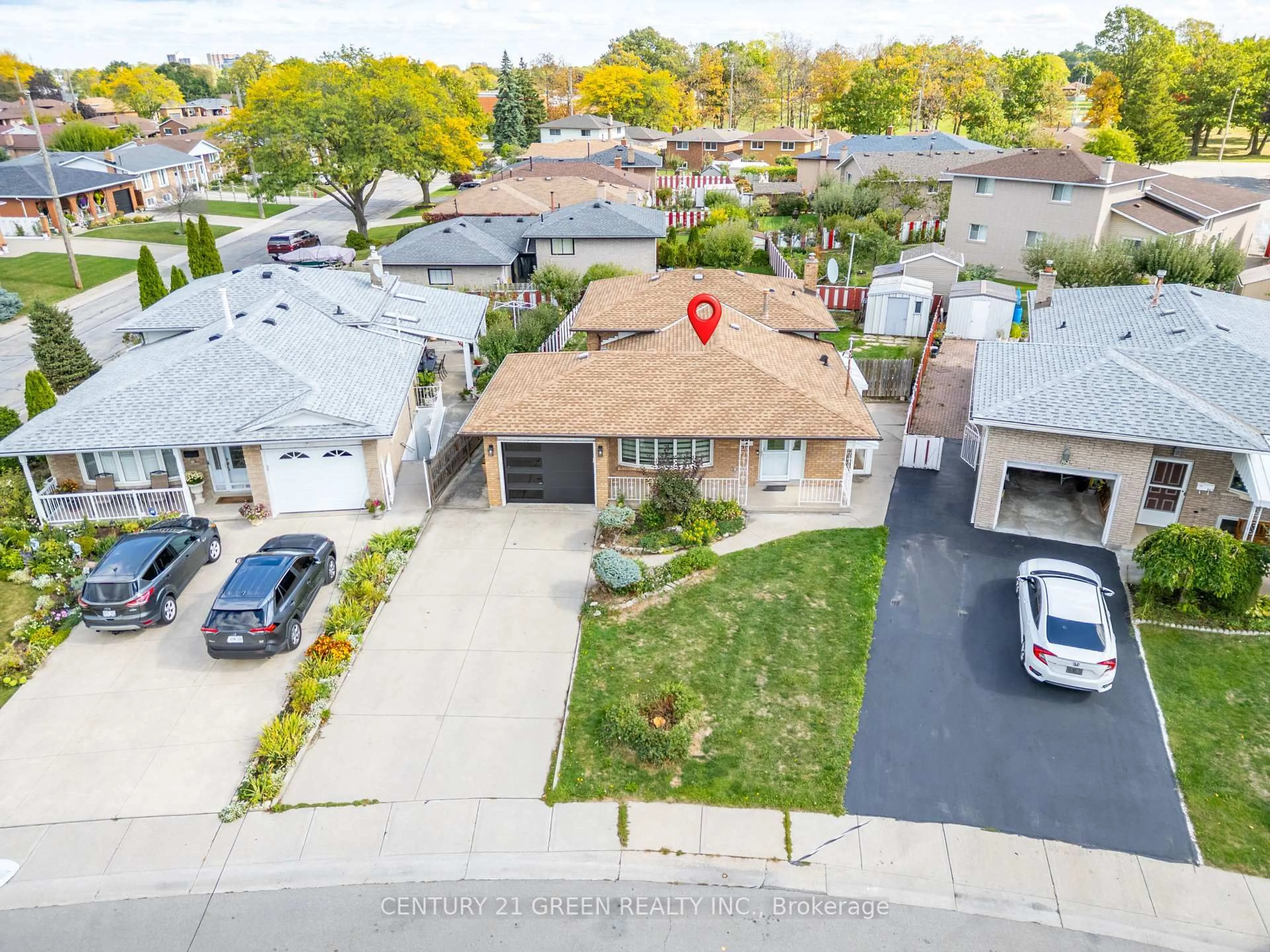 A pic from outside/outdoor area/front of a property/back of a property/a pic from drone, street for 159 Bow Valley Dr, Hamilton Ontario L8E 3J9