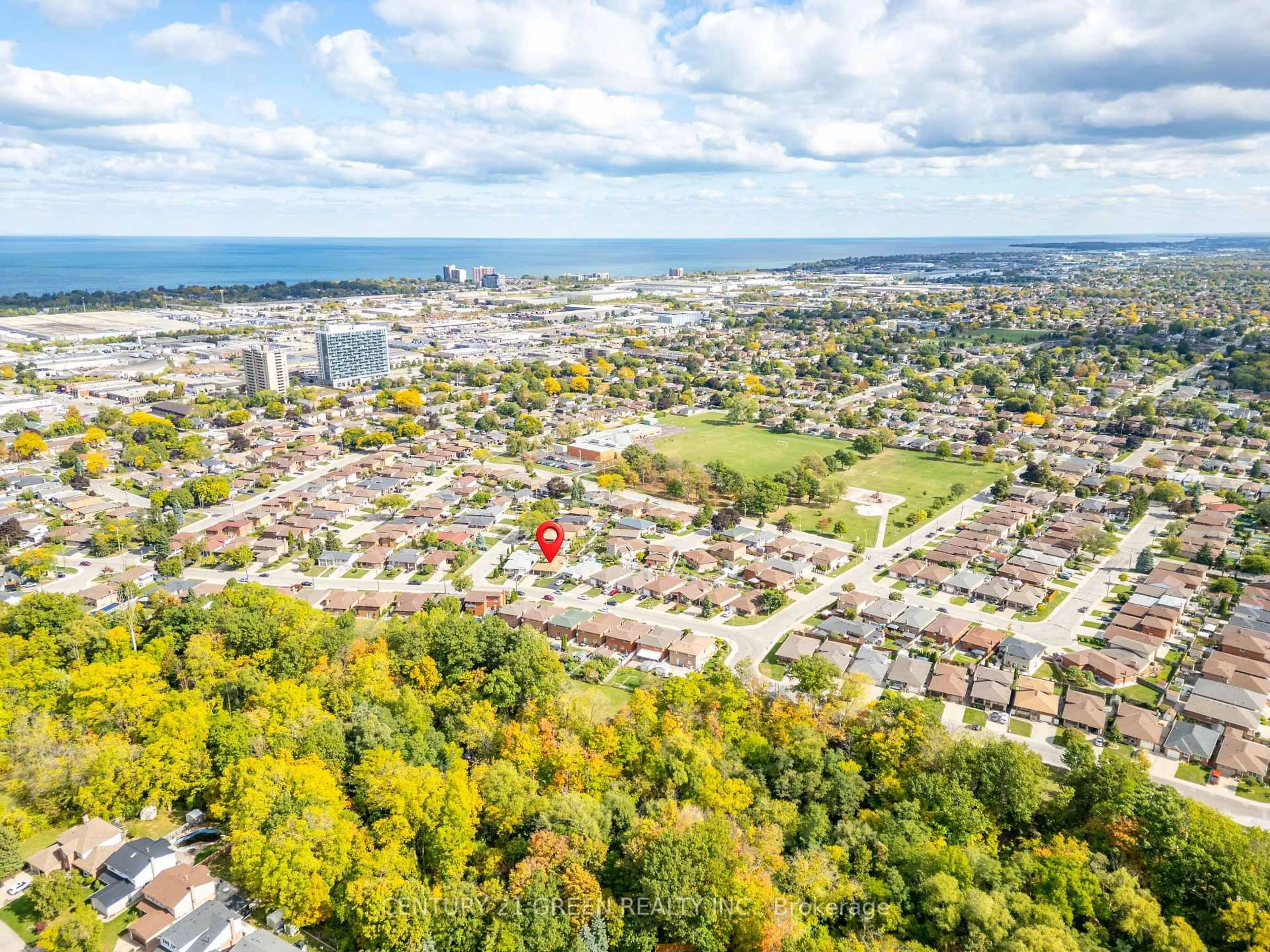 A pic from outside/outdoor area/front of a property/back of a property/a pic from drone, unknown for 159 Bow Valley Dr, Hamilton Ontario L8E 3J9
