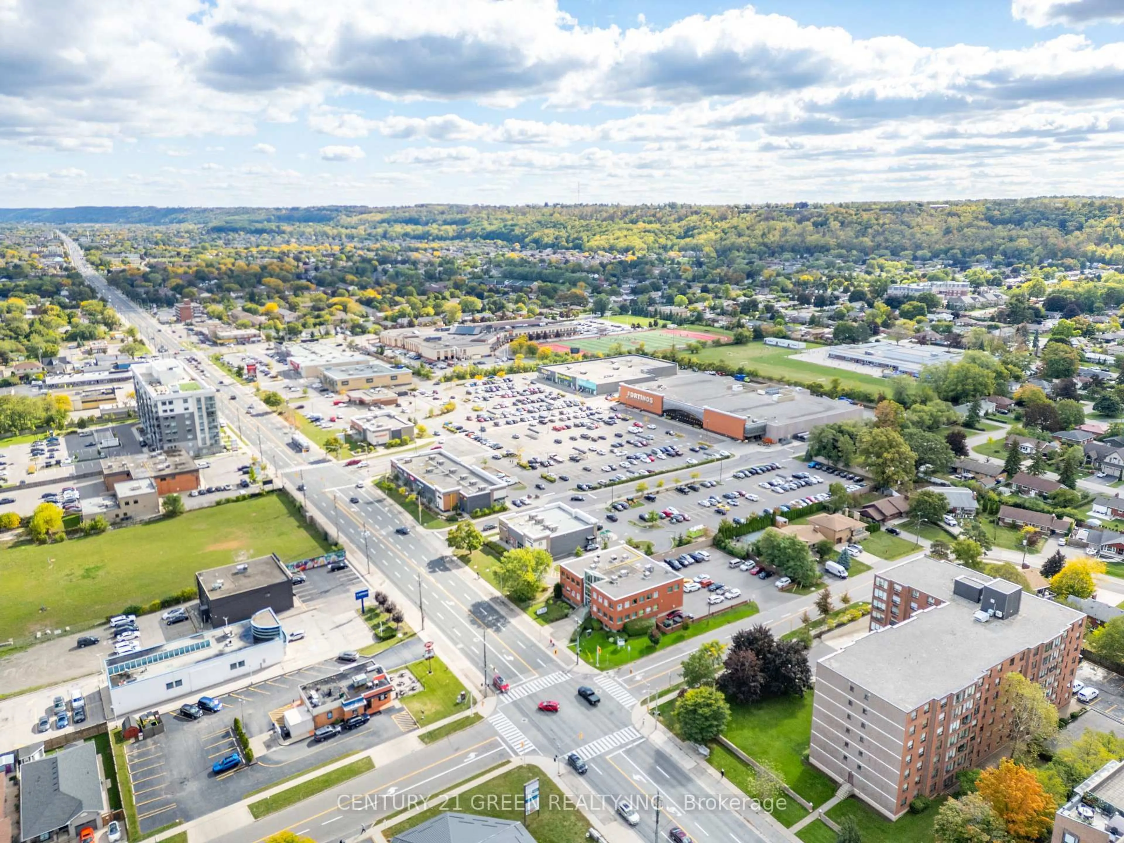 A pic from outside/outdoor area/front of a property/back of a property/a pic from drone, street for 159 Bow Valley Dr, Hamilton Ontario L8E 3J9