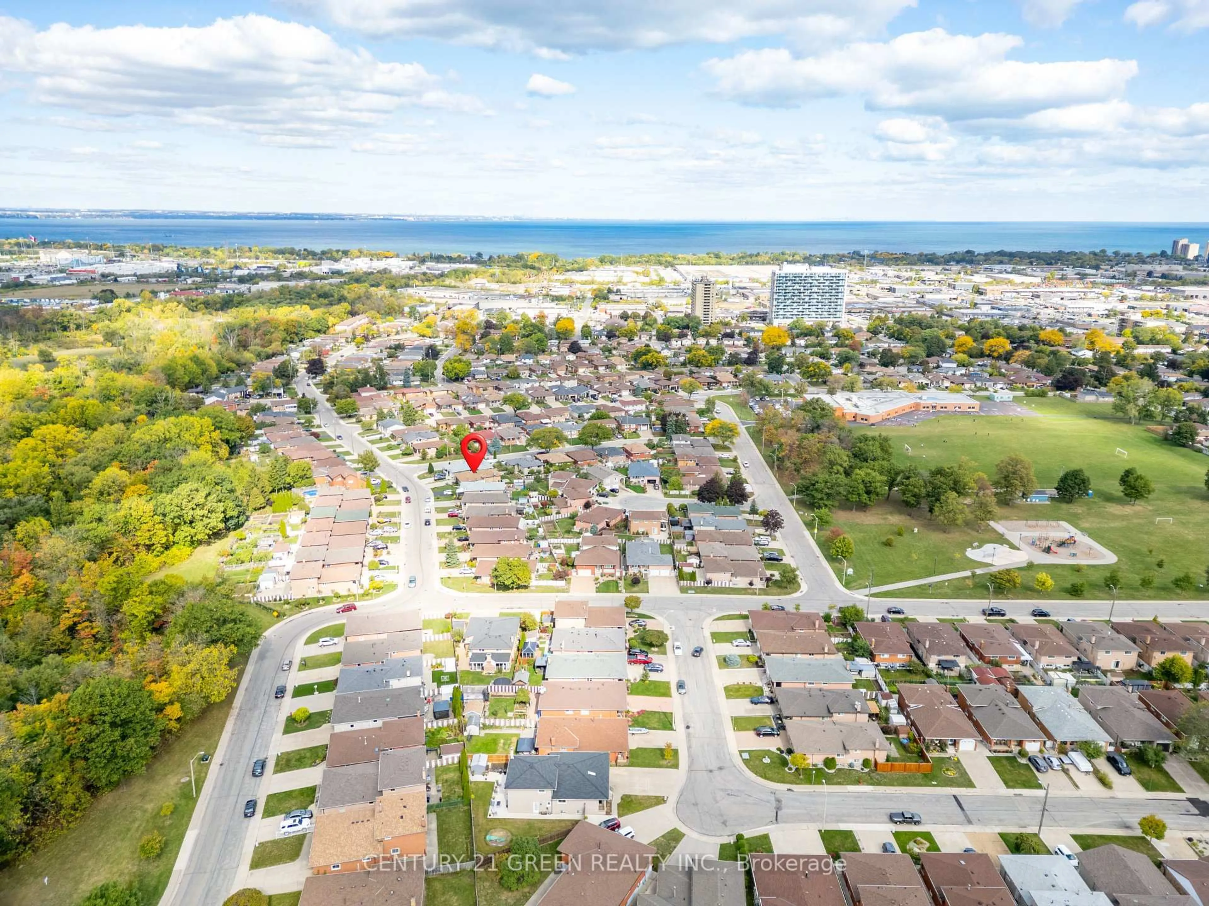 A pic from outside/outdoor area/front of a property/back of a property/a pic from drone, street for 159 Bow Valley Dr, Hamilton Ontario L8E 3J9