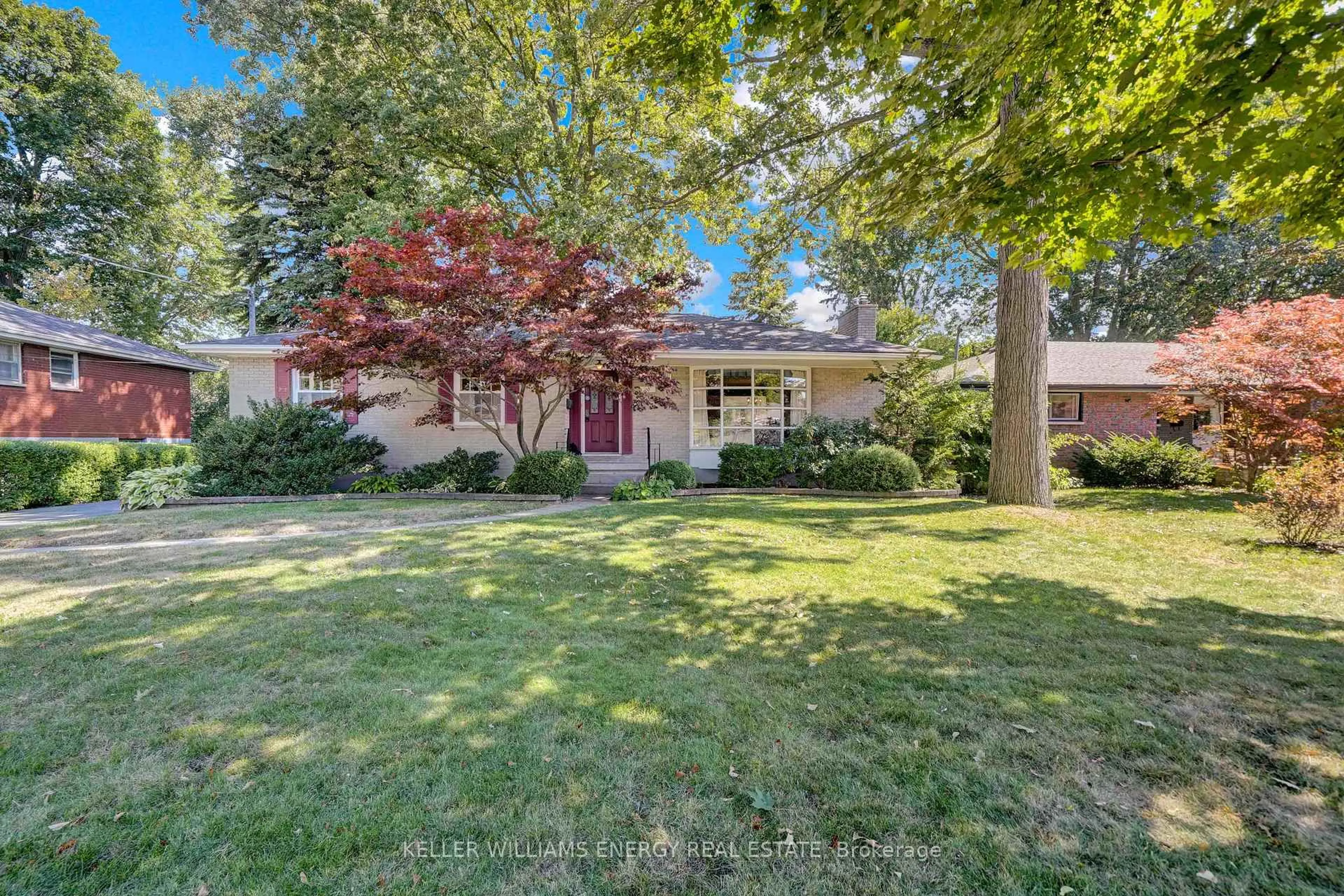 A pic from outside/outdoor area/front of a property/back of a property/a pic from drone, street for 15 Southwood Cres, Belleville Ontario K8N 1X4