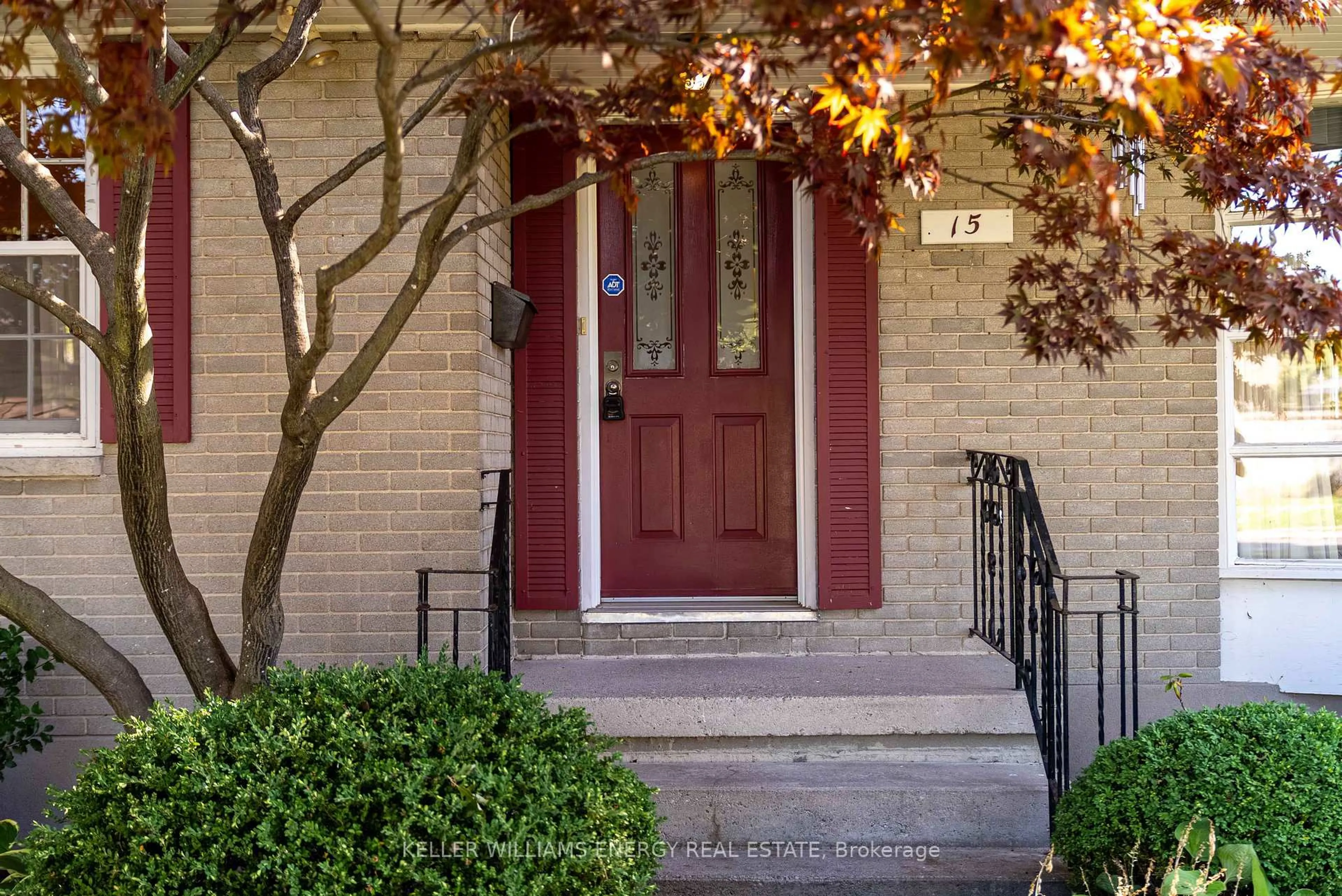Indoor entryway for 15 Southwood Cres, Belleville Ontario K8N 1X4