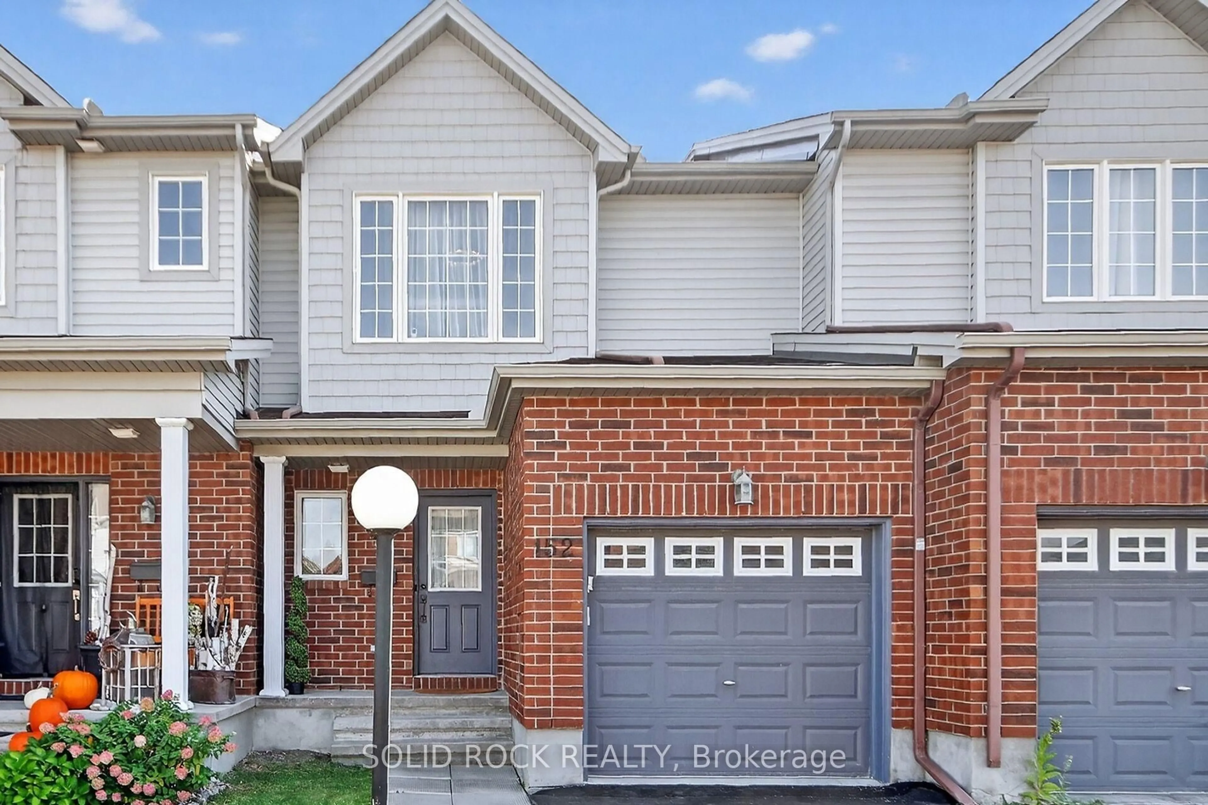 Home with brick exterior material, street for 152 MARAVISTA Dr, Ottawa Ontario K2J 0L4