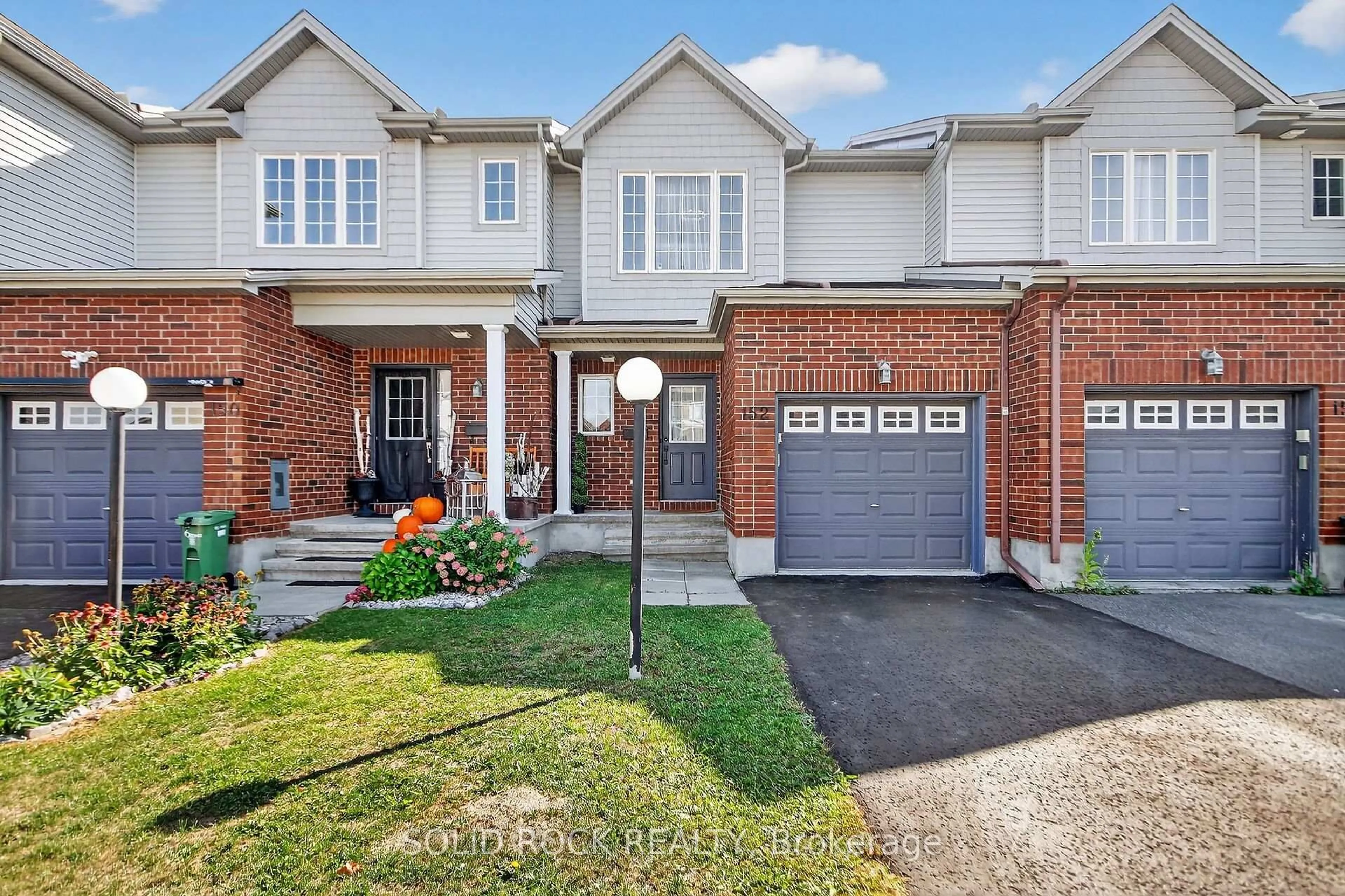 Home with brick exterior material, street for 152 MARAVISTA Dr, Ottawa Ontario K2J 0L4