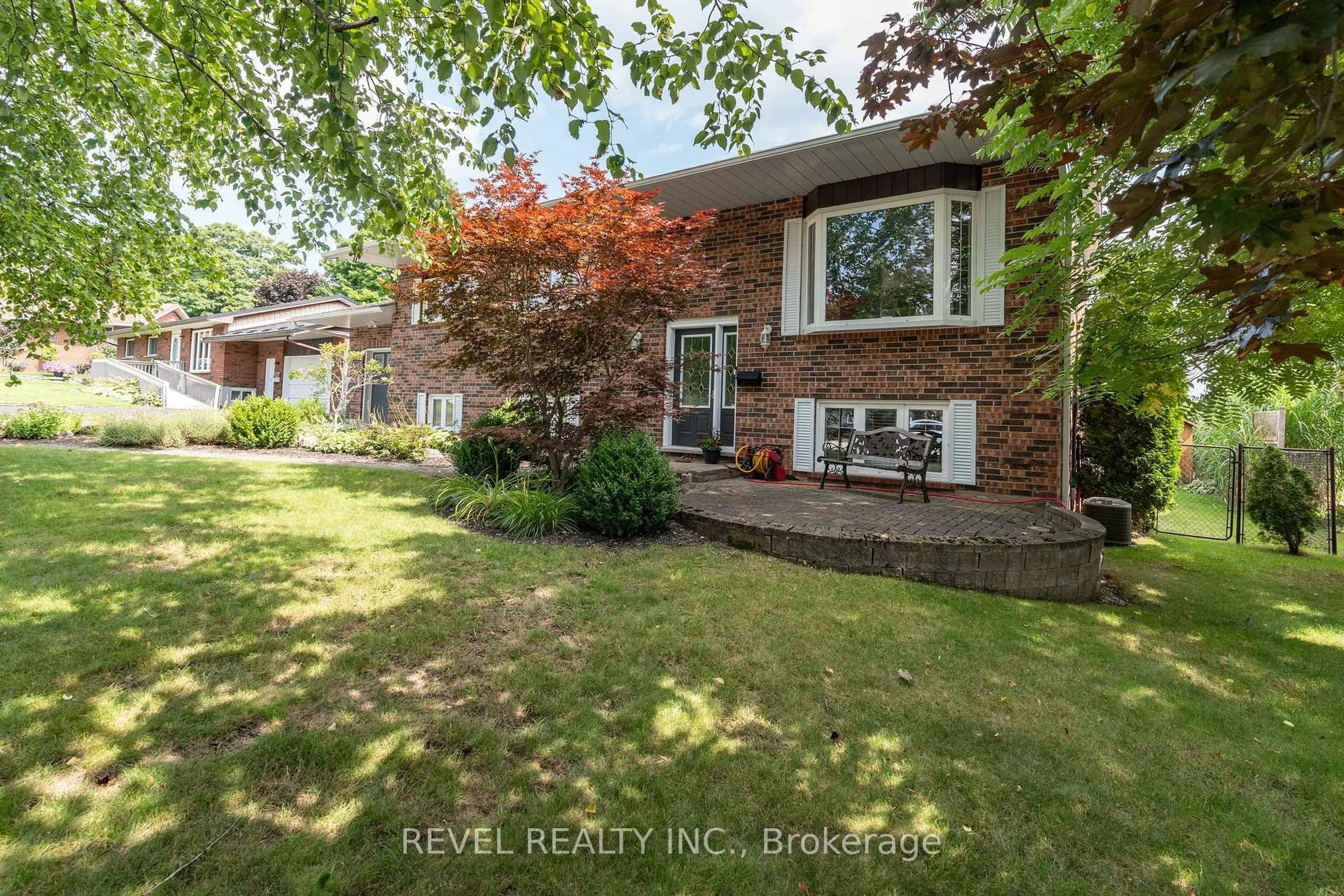 A pic from outside/outdoor area/front of a property/back of a property/a pic from drone, street for 29 Armstrong Cres, Grey Highlands Ontario N0C 1H0