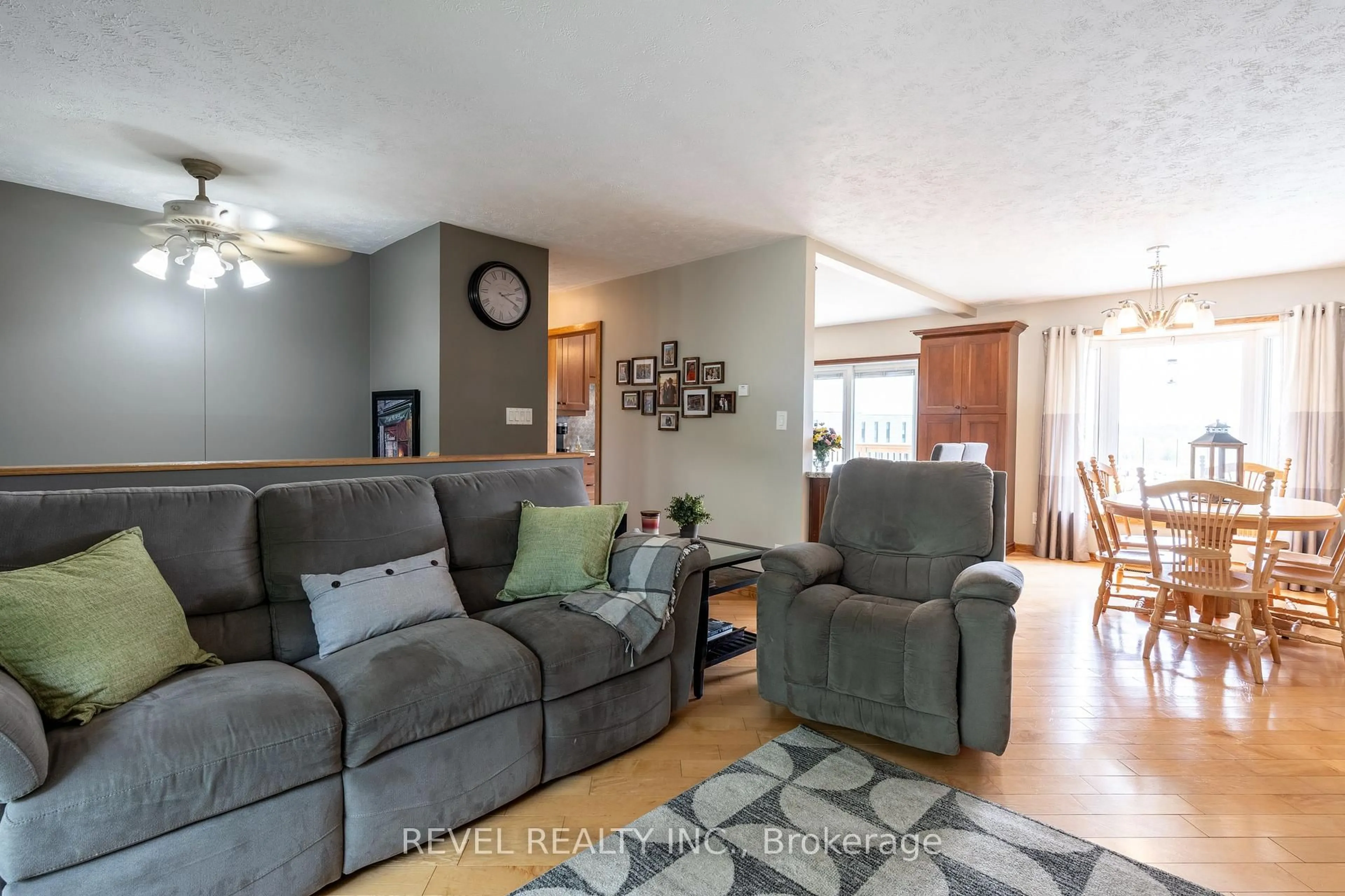 Living room with furniture, unknown for 29 Armstrong Cres, Grey Highlands Ontario N0C 1H0