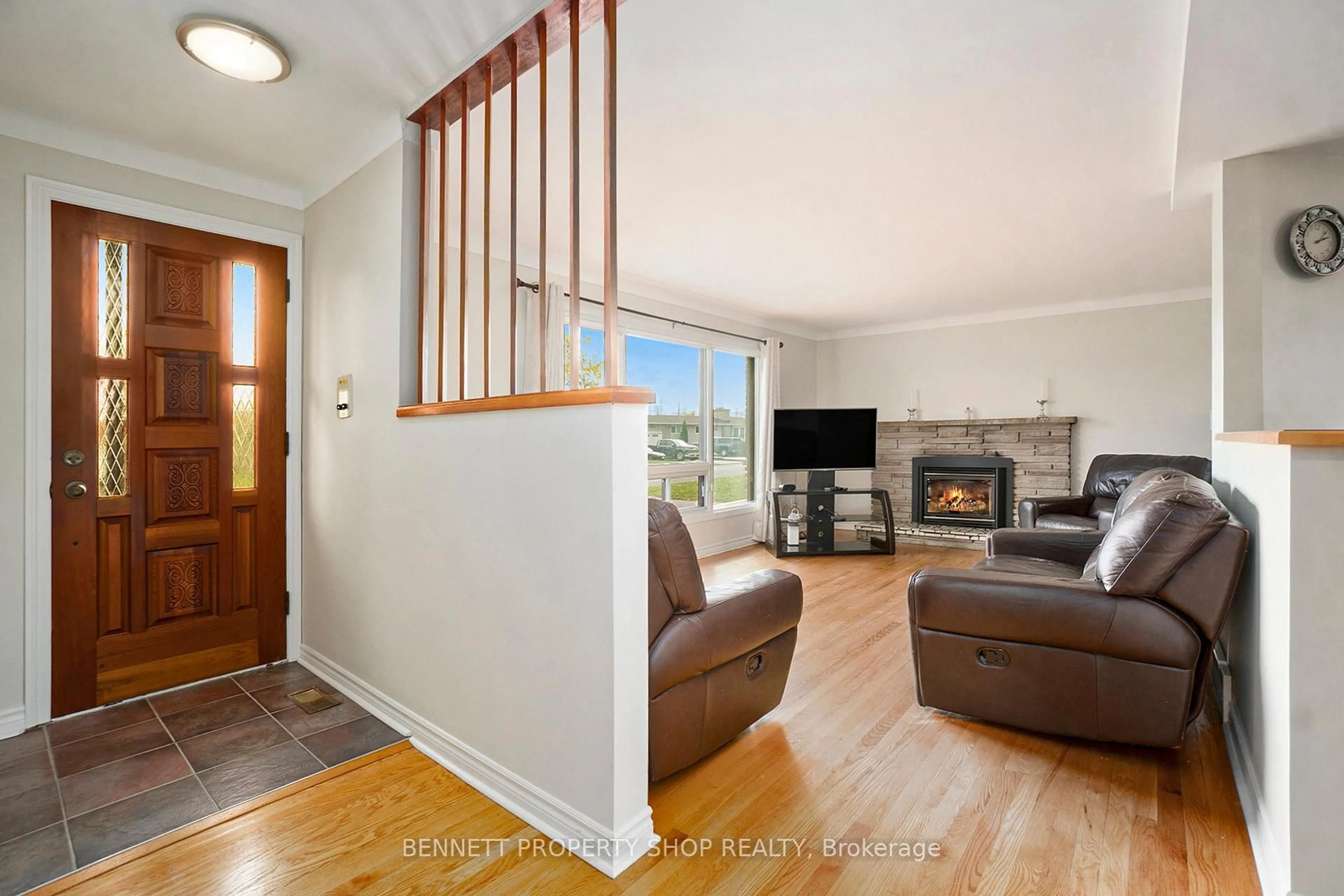 Living room with furniture, wood/laminate floor for 17 Glenmanor Dr, Ottawa Ontario K2G 3E8