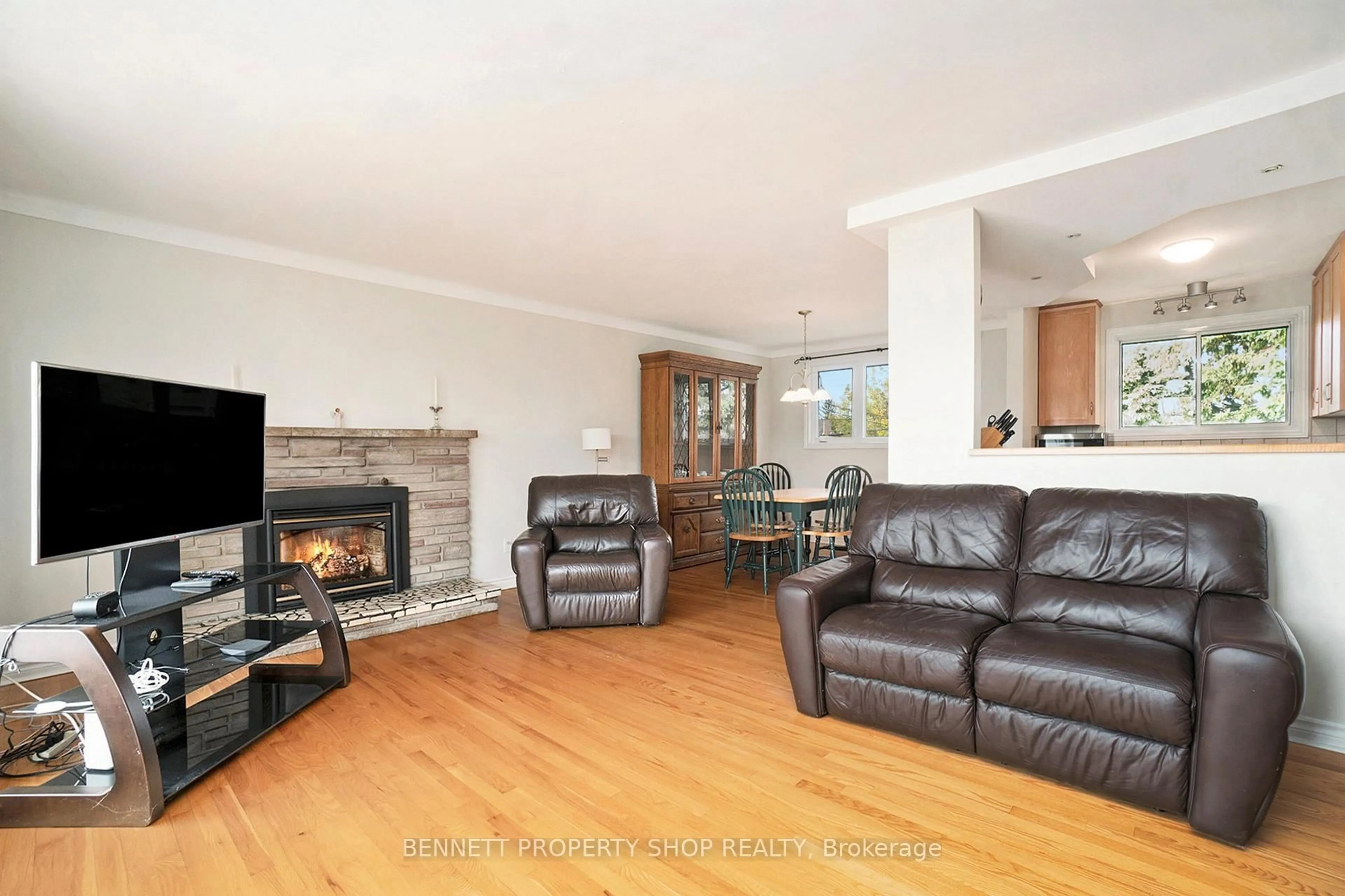 Living room with furniture, wood/laminate floor for 17 Glenmanor Dr, Ottawa Ontario K2G 3E8
