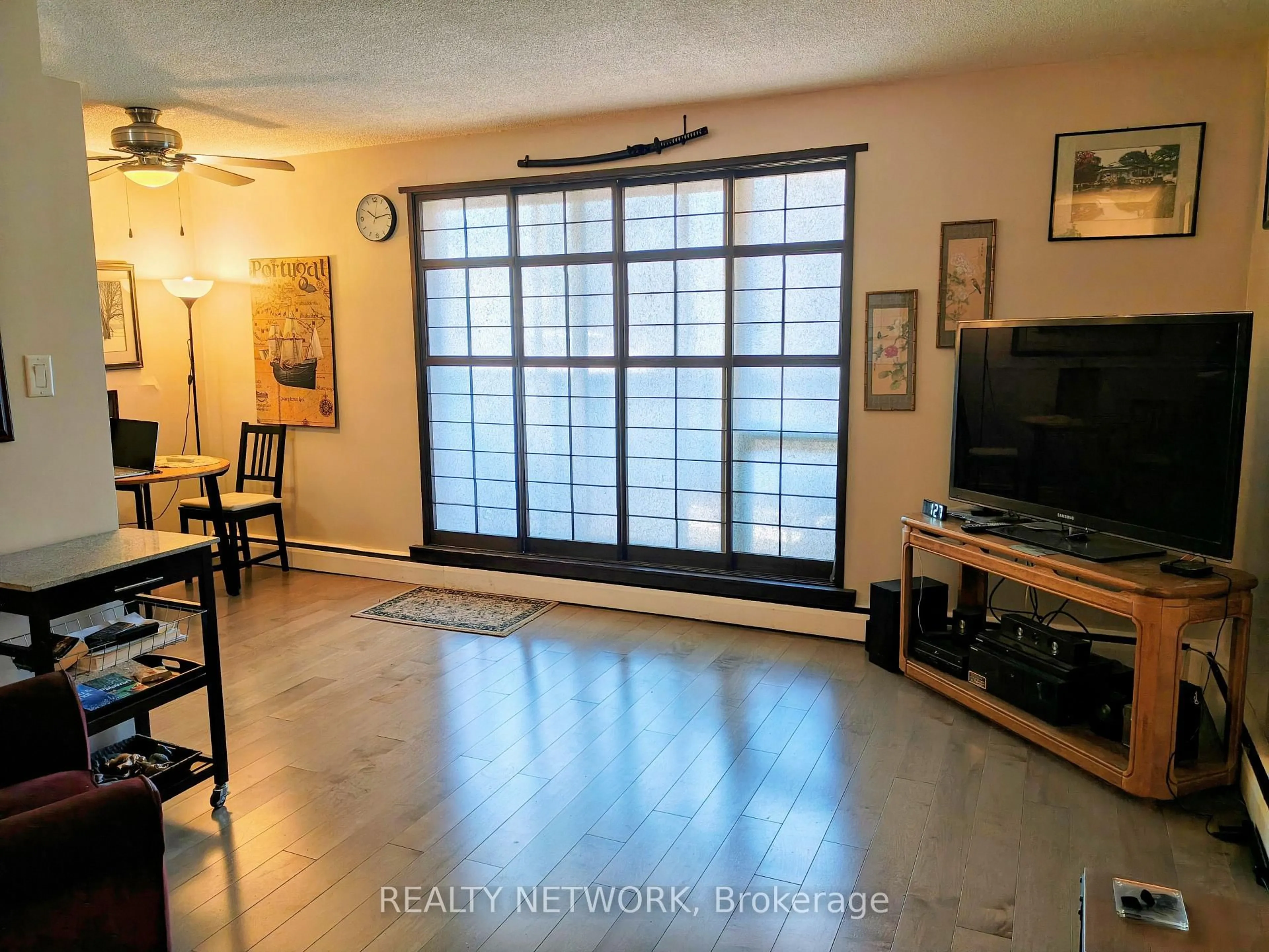 A pic of a room for 81 Charlton Ave #103, Hamilton Ontario L8N 1Y7