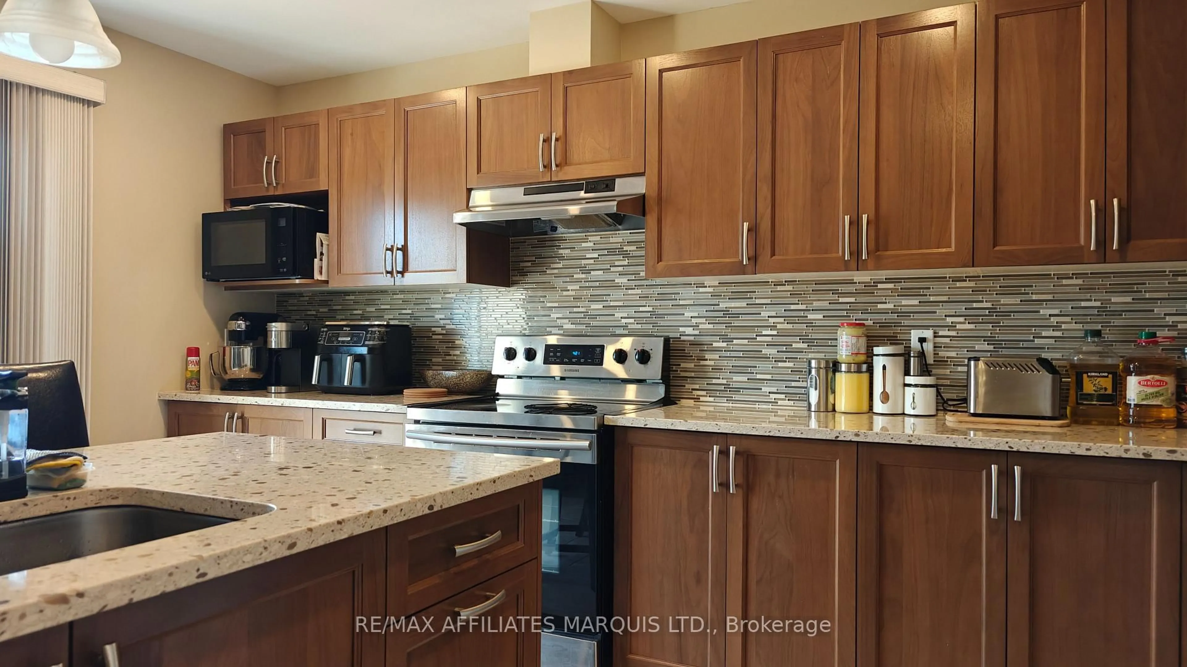 Standard kitchen, unknown for 369 Belfort Cres, Cornwall Ontario K6H 0H4