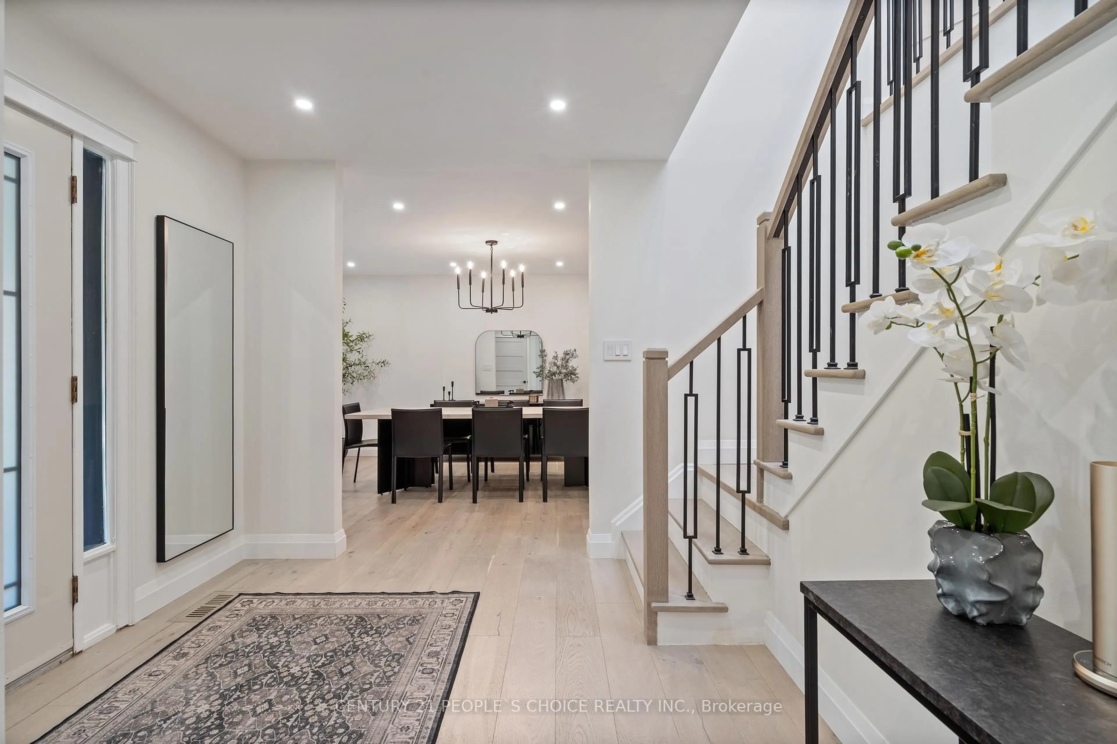 Indoor entryway for 7 Carl Cres, Hamilton Ontario L0R 2H4