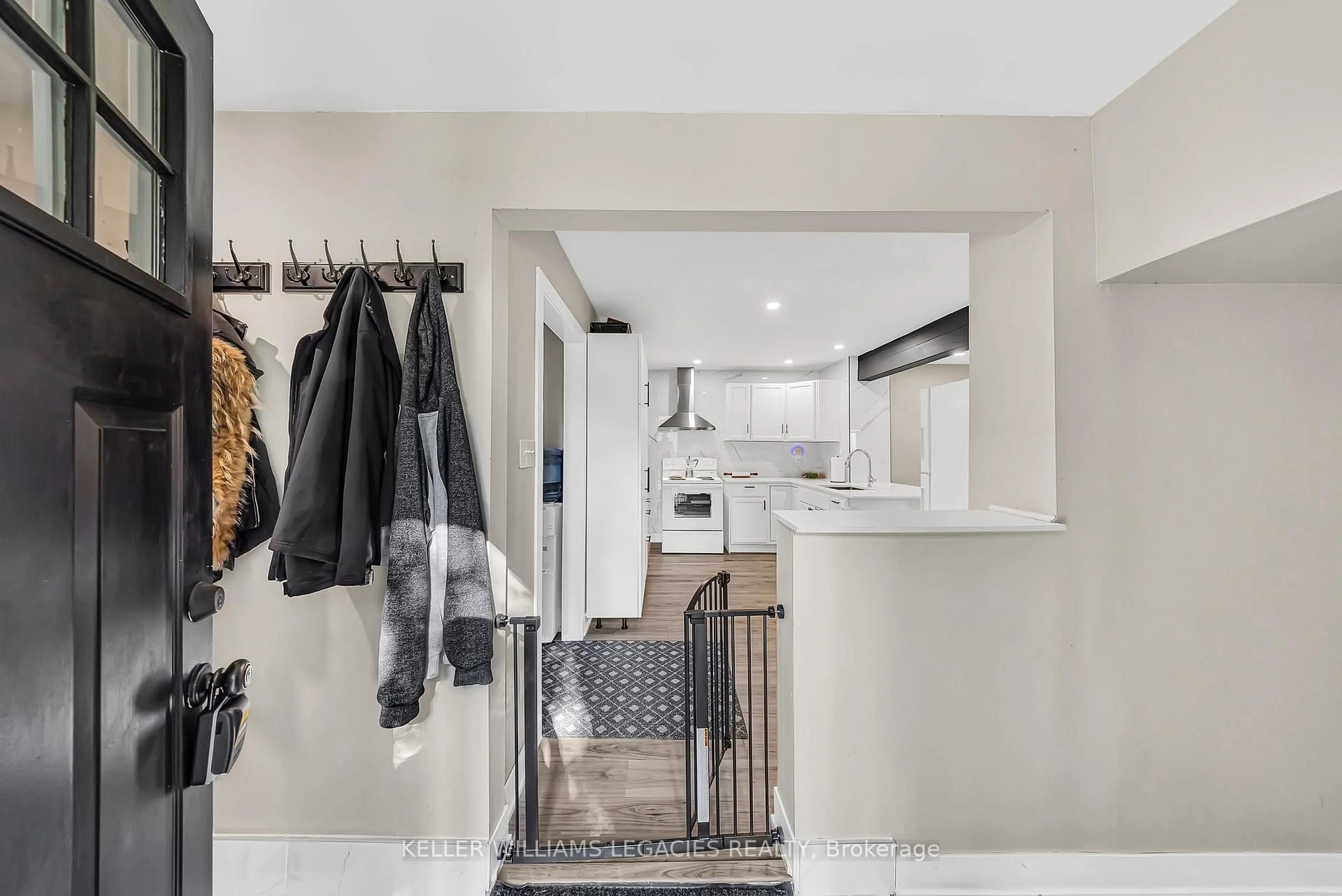 Indoor entryway for 74 Cowans Cres, Kawartha Lakes Ontario K0L 2W0
