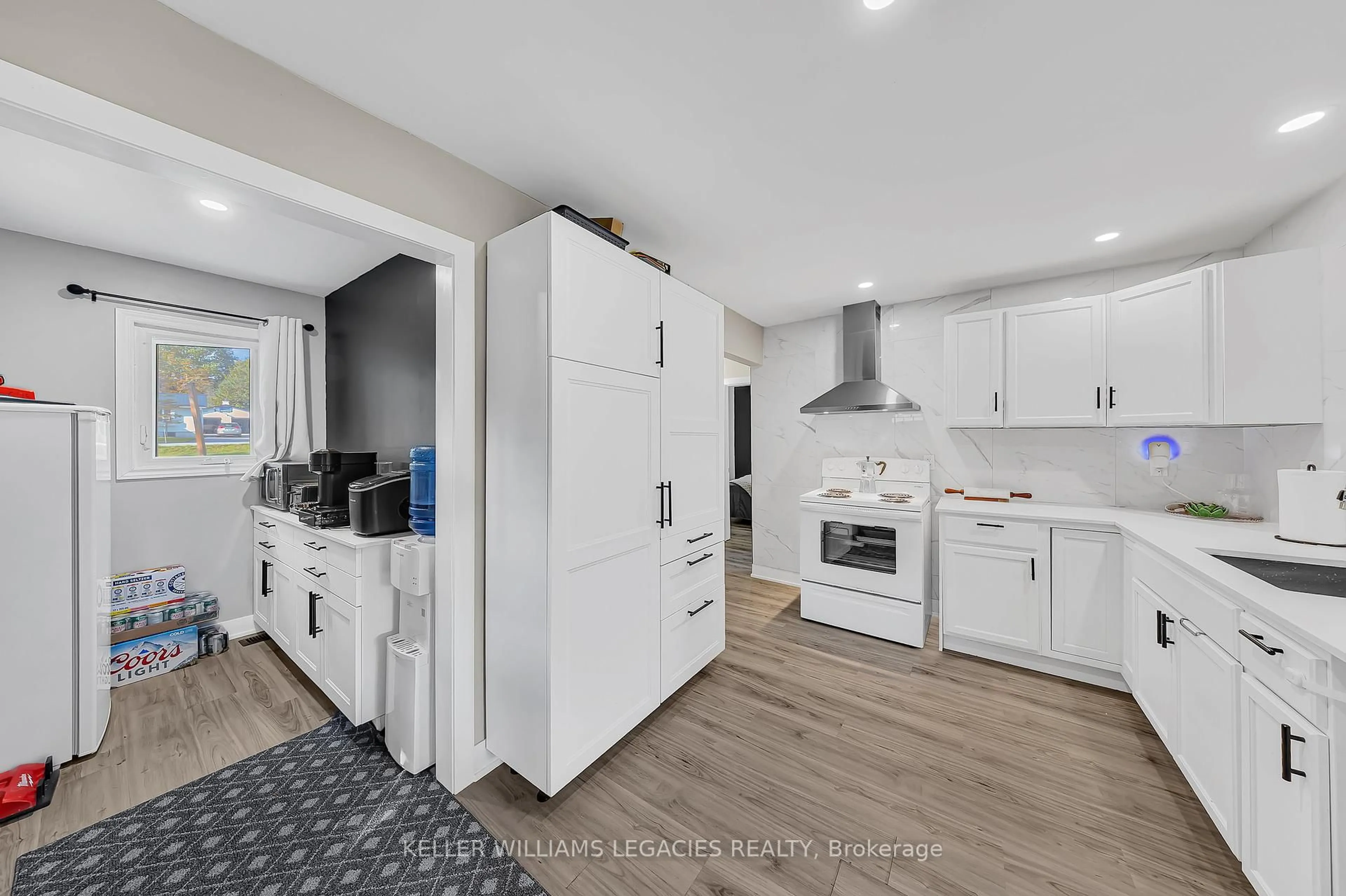 Open concept kitchen, unknown for 74 Cowans Cres, Kawartha Lakes Ontario K0L 2W0