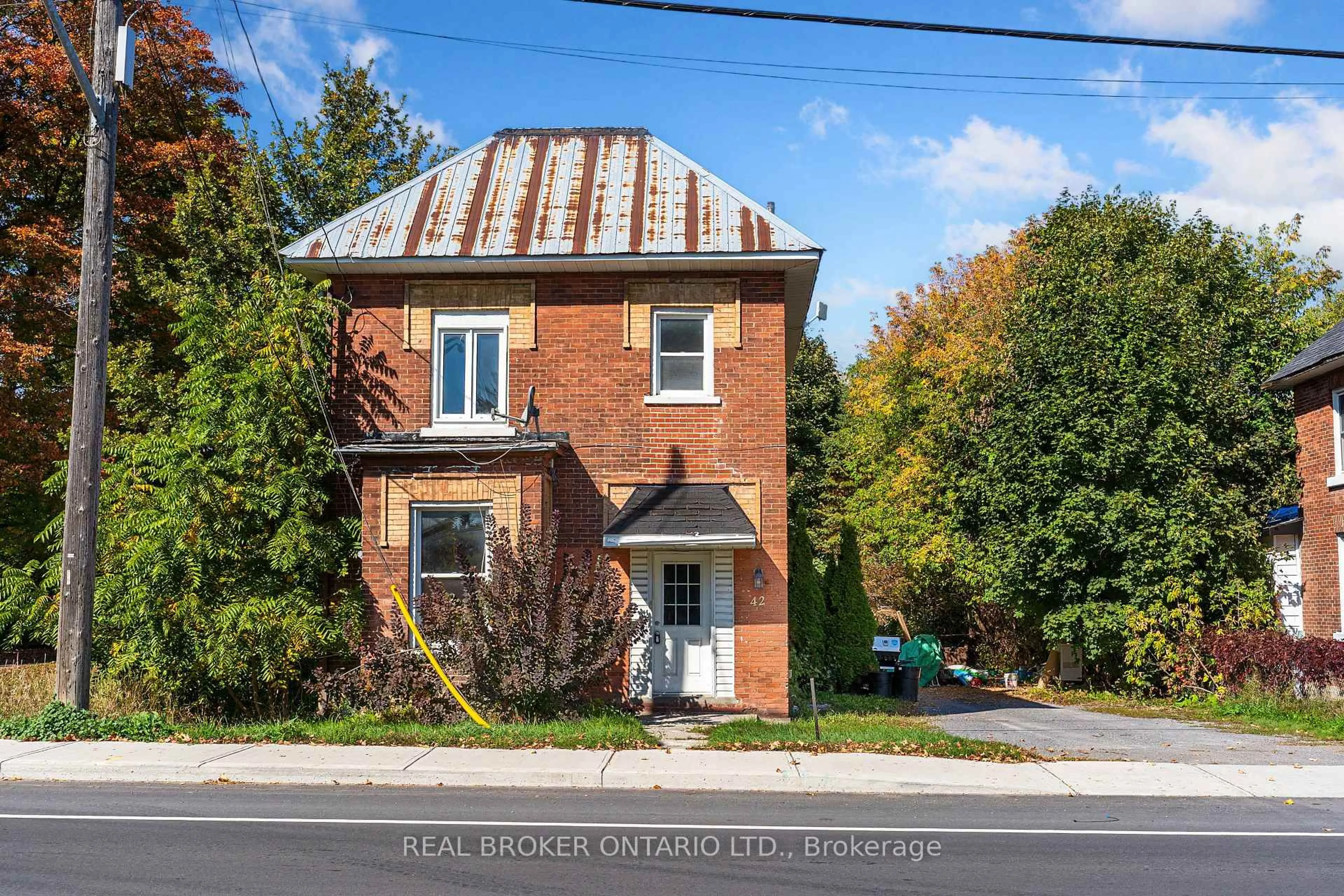 Home with brick exterior material, building for 42 Daniel St, Arnprior Ontario K7S 2K5