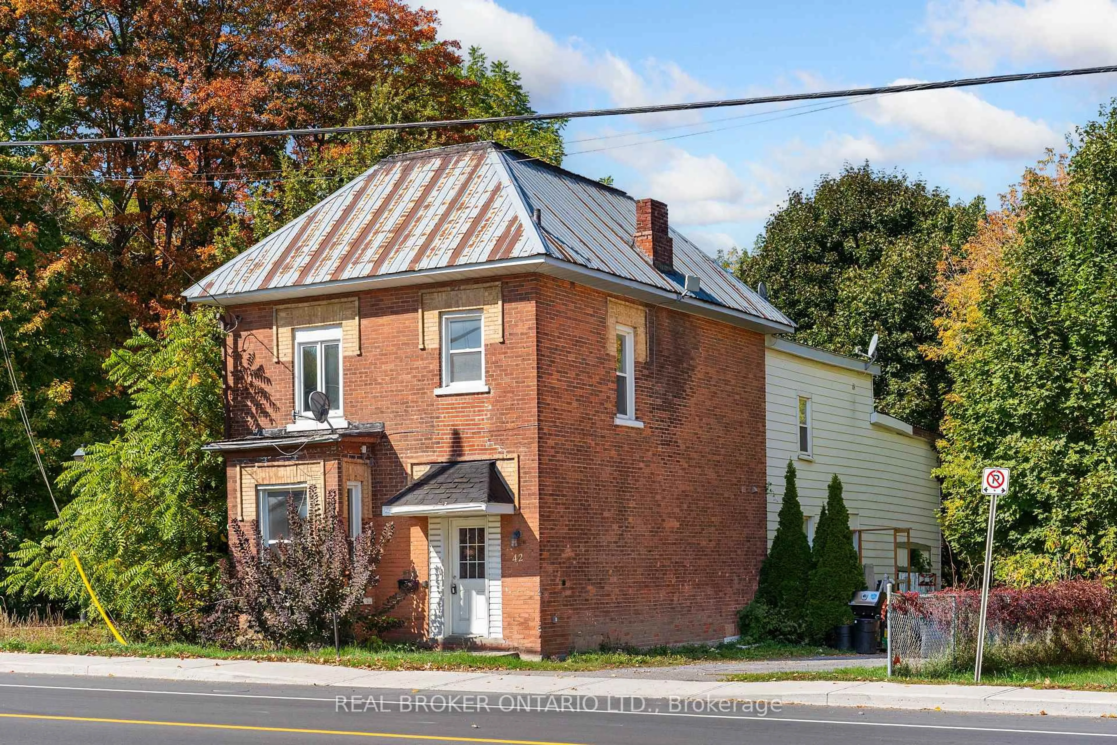 Home with brick exterior material, building for 42 Daniel St, Arnprior Ontario K7S 2K5