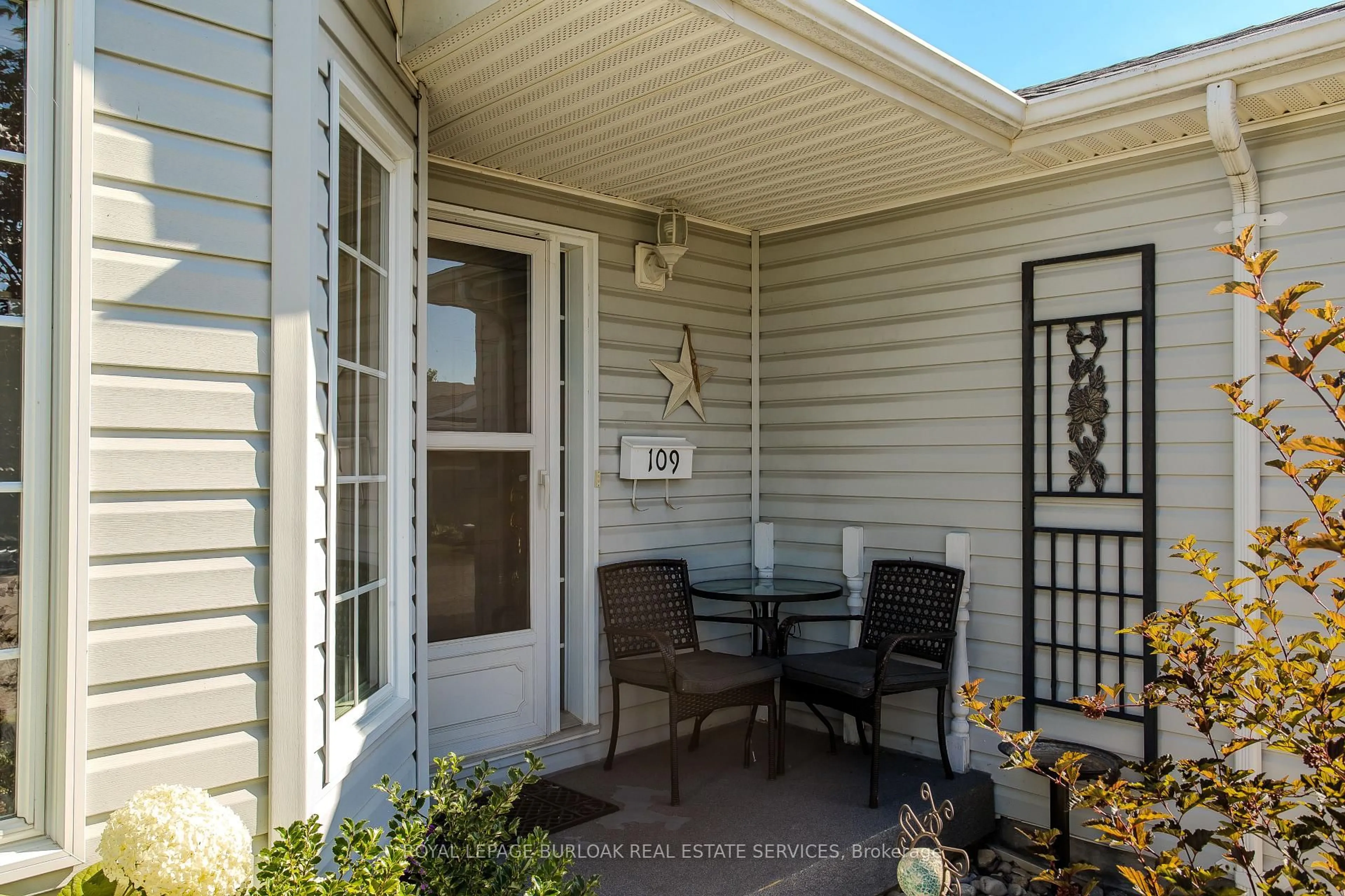 Patio, water/lake/river/ocean view for 109 Emerald Crt, Hamilton Ontario L8B 1A5