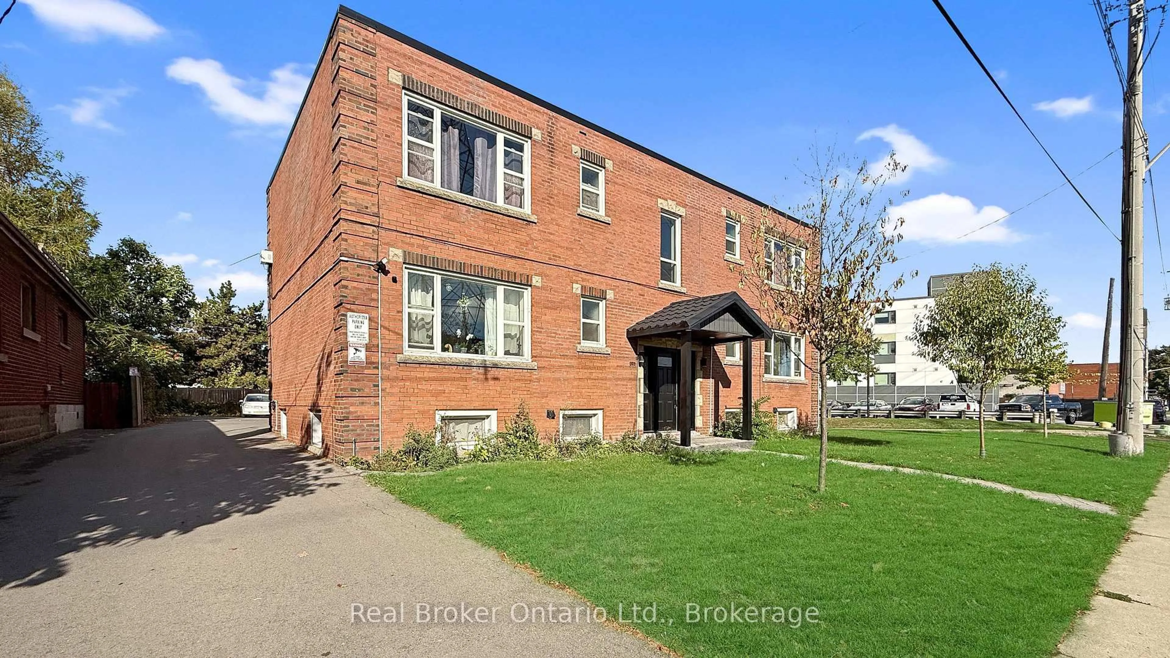 Home with brick exterior material, building for 309 Strathearne Ave, Hamilton Ontario L8H 5K8