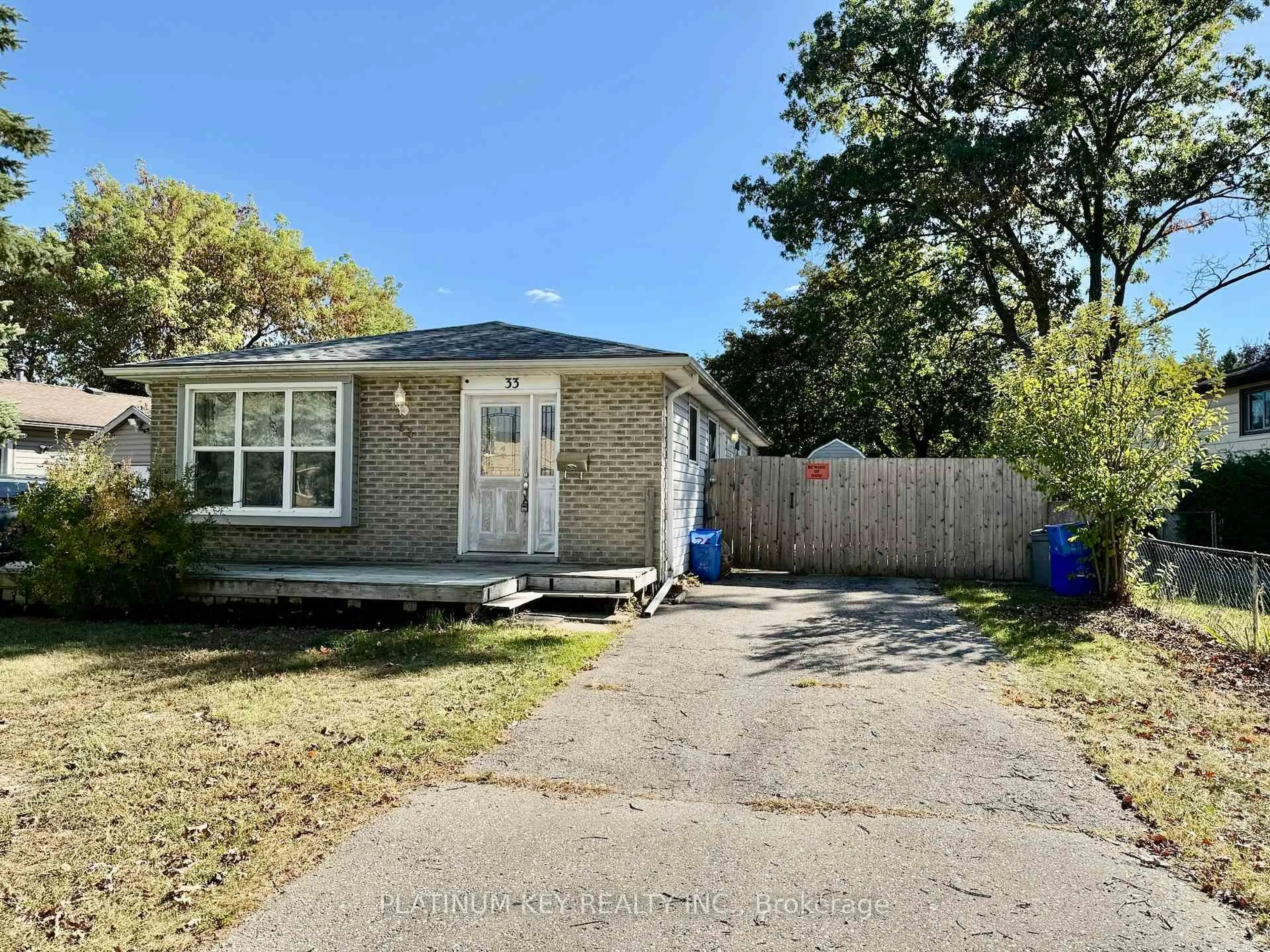Unknown for 33 Court Lane, London East Ontario N5W 5M6