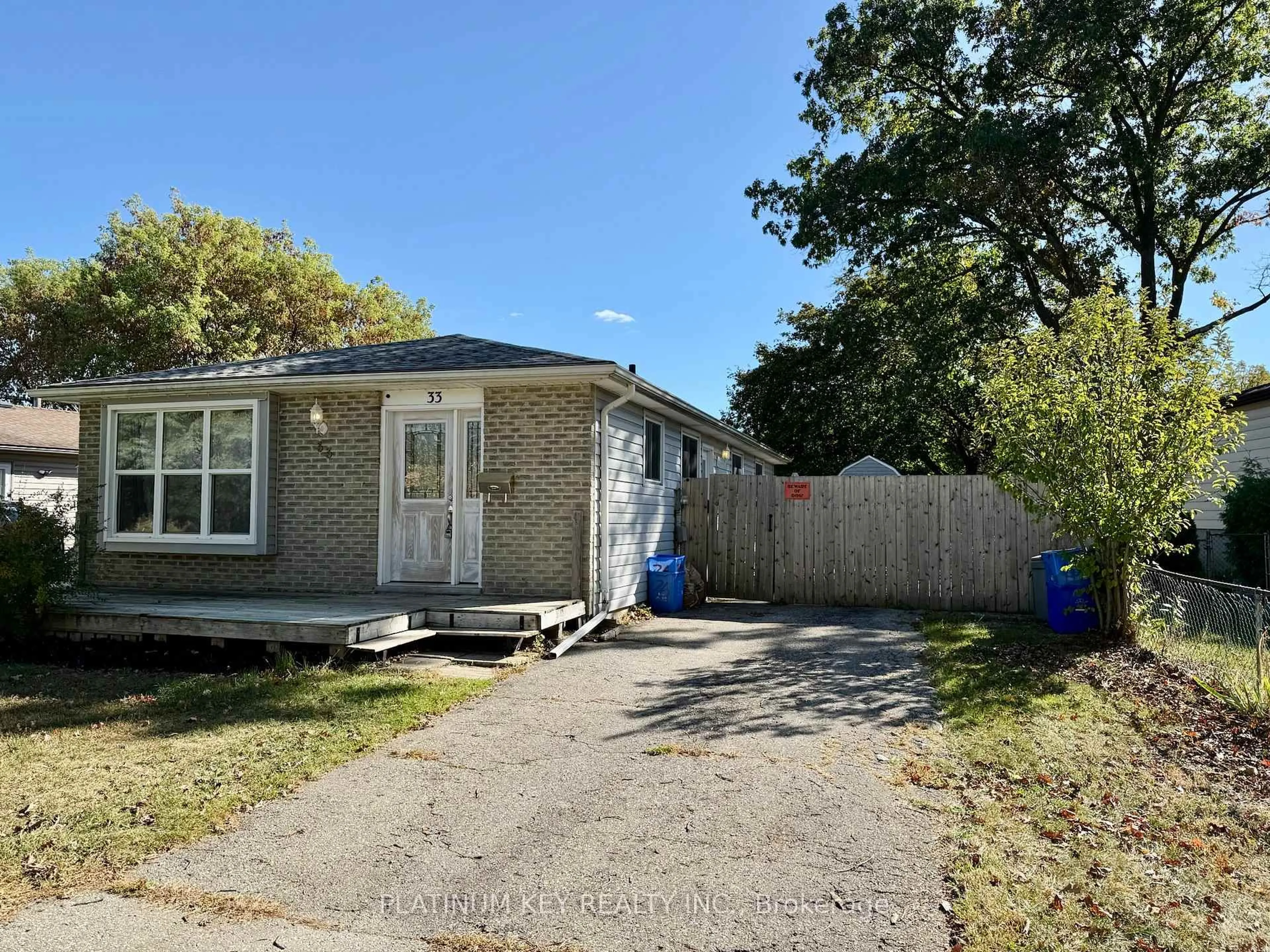 Unknown for 33 Court Lane, London East Ontario N5W 5M6