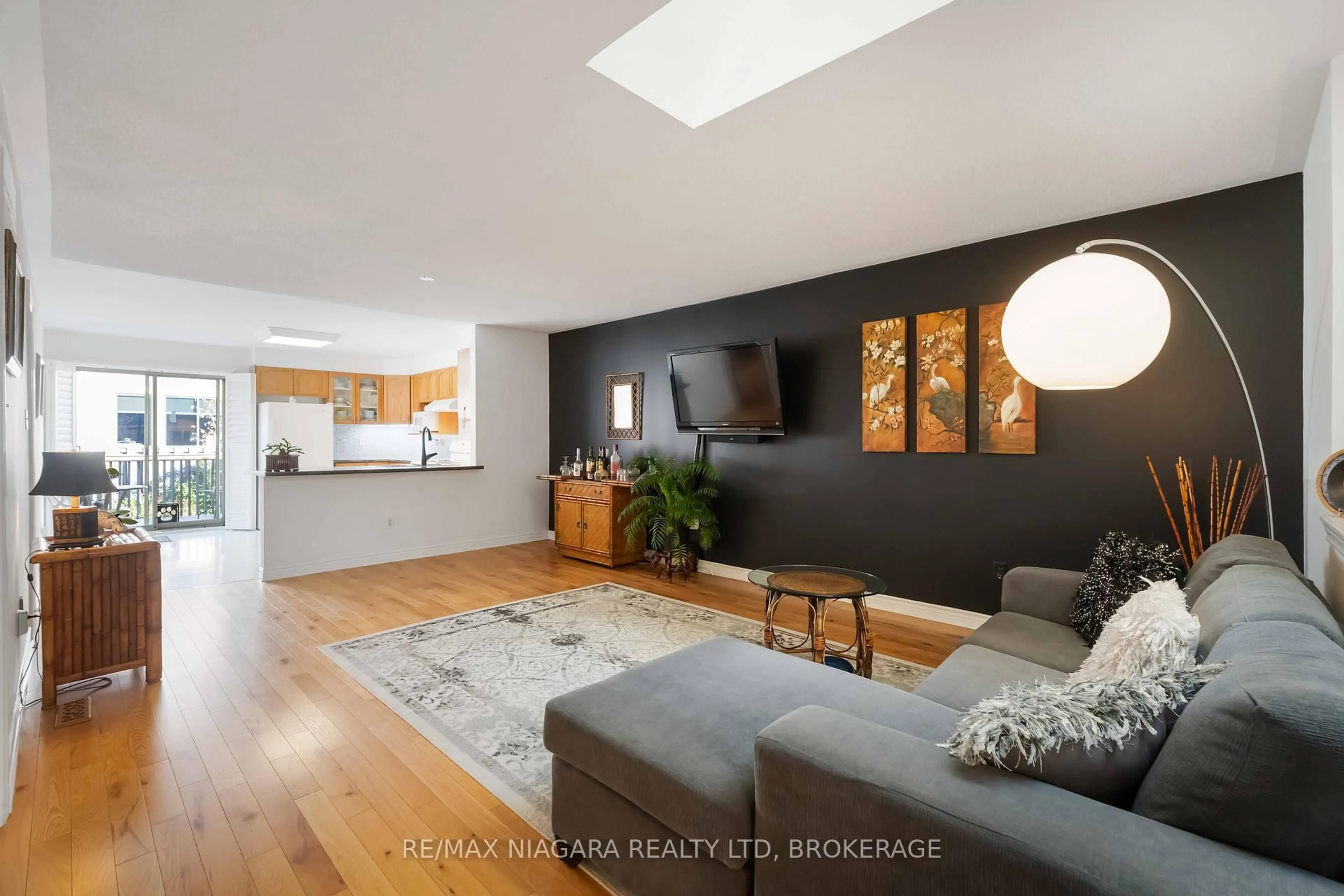 Living room with furniture, wood/laminate floor for 165 Main St #14, Grimsby Ontario L3M 1P2