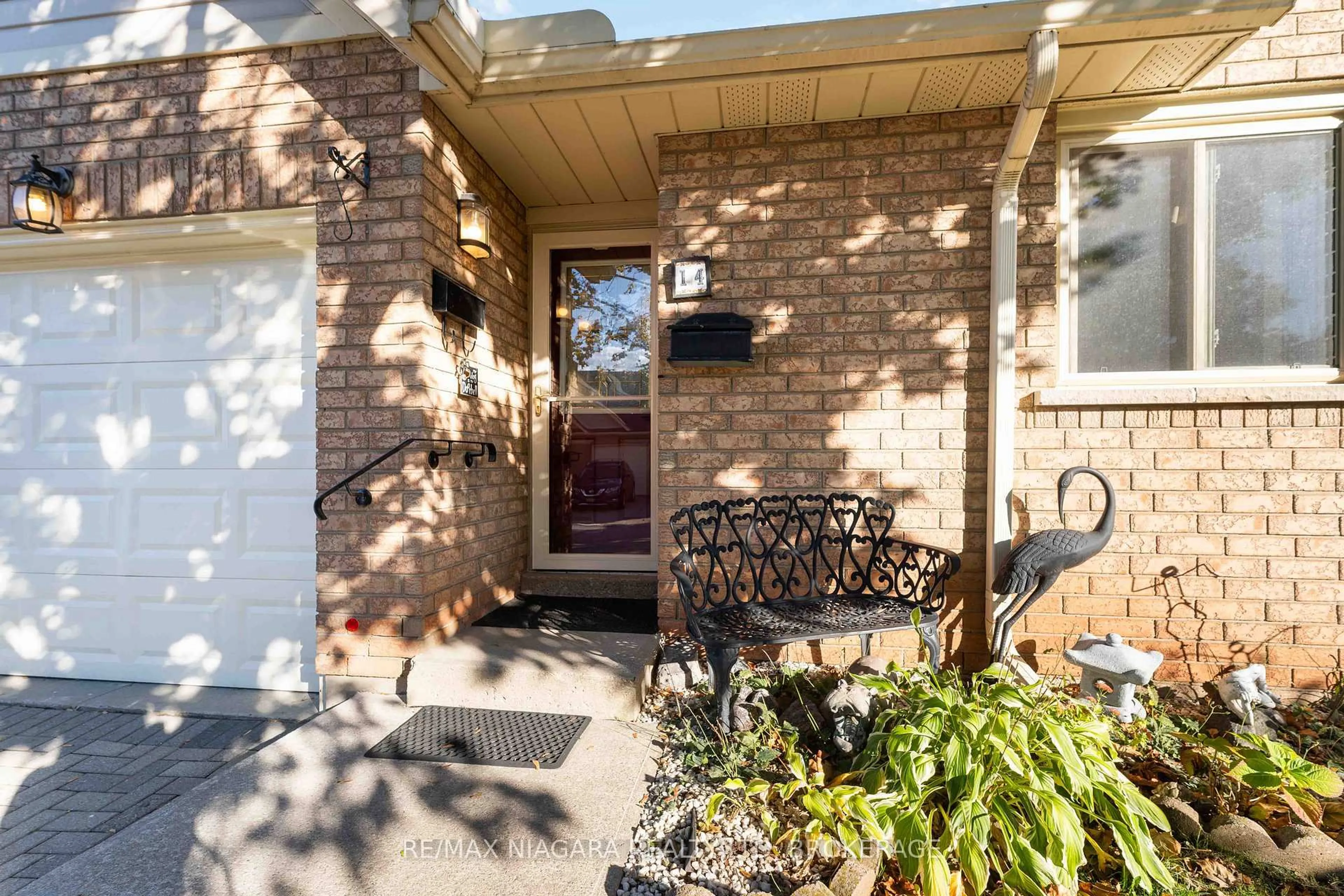 Unknown for 165 Main St #14, Grimsby Ontario L3M 1P2