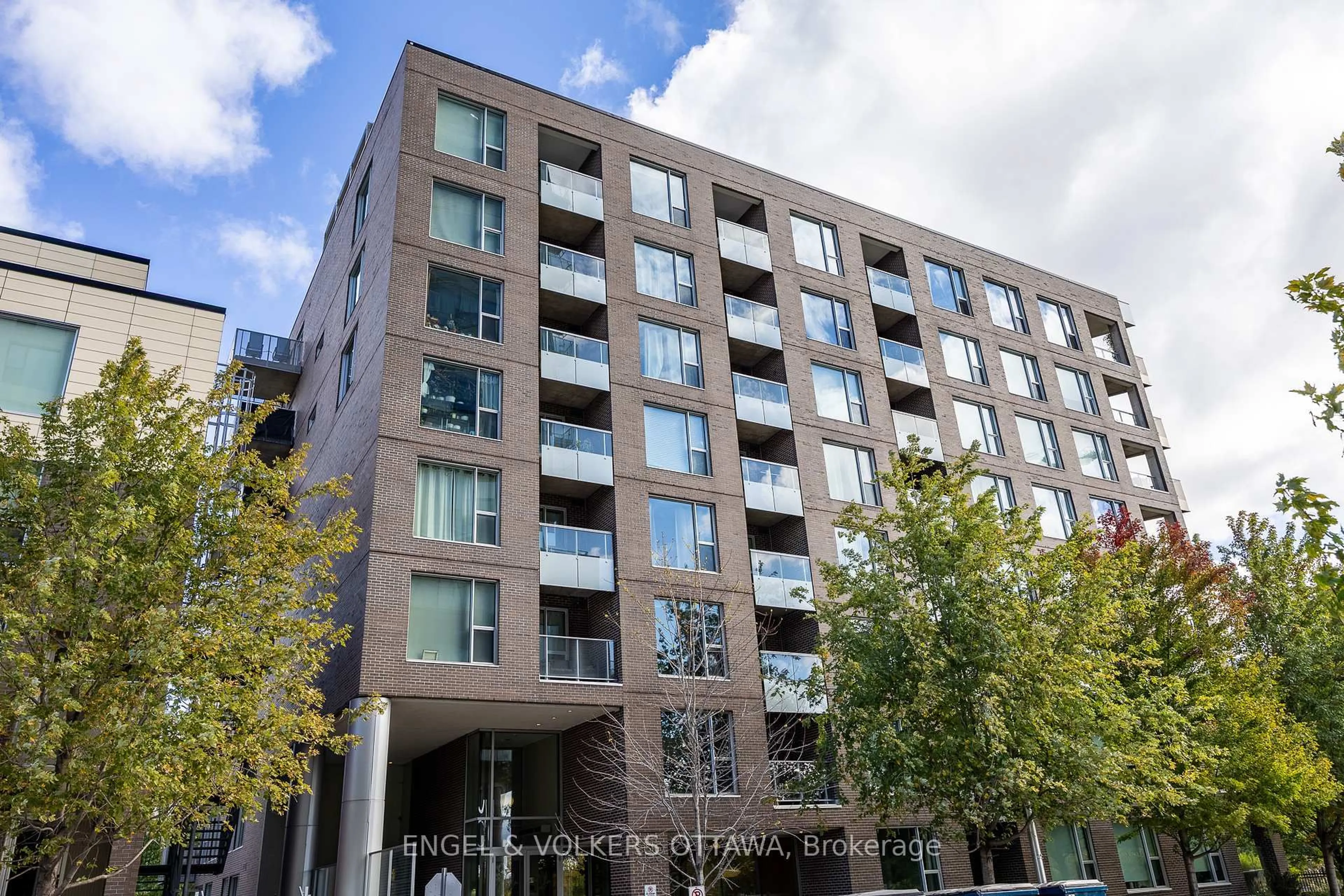 Patio, building for 300C Lett St #802, Ottawa Ontario K1R 0A8