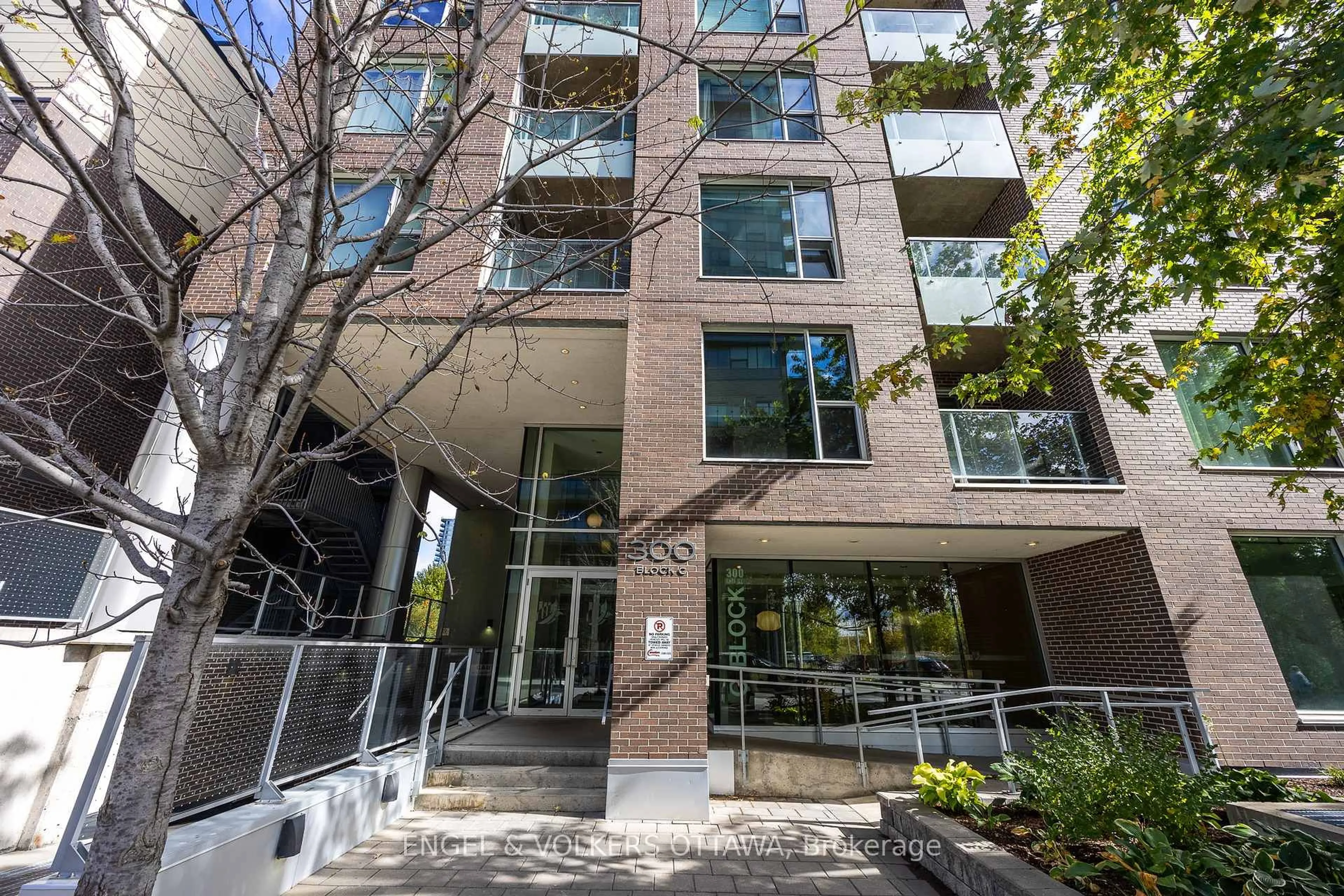 Indoor foyer for 300C Lett St #802, Ottawa Ontario K1R 0A8