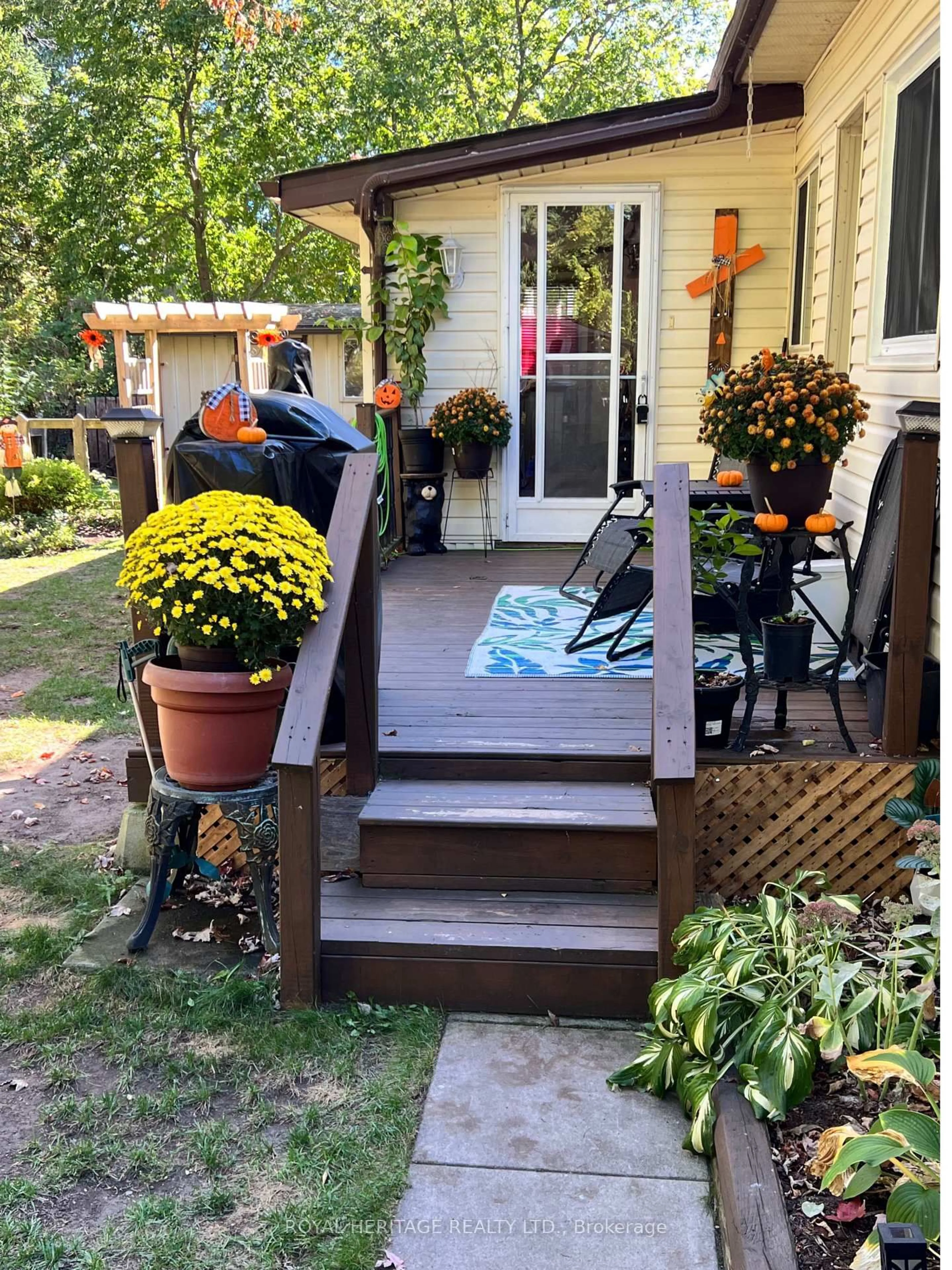 Patio, street for 529 Old Highway 2 #137, Quinte West Ontario K8V 5P5