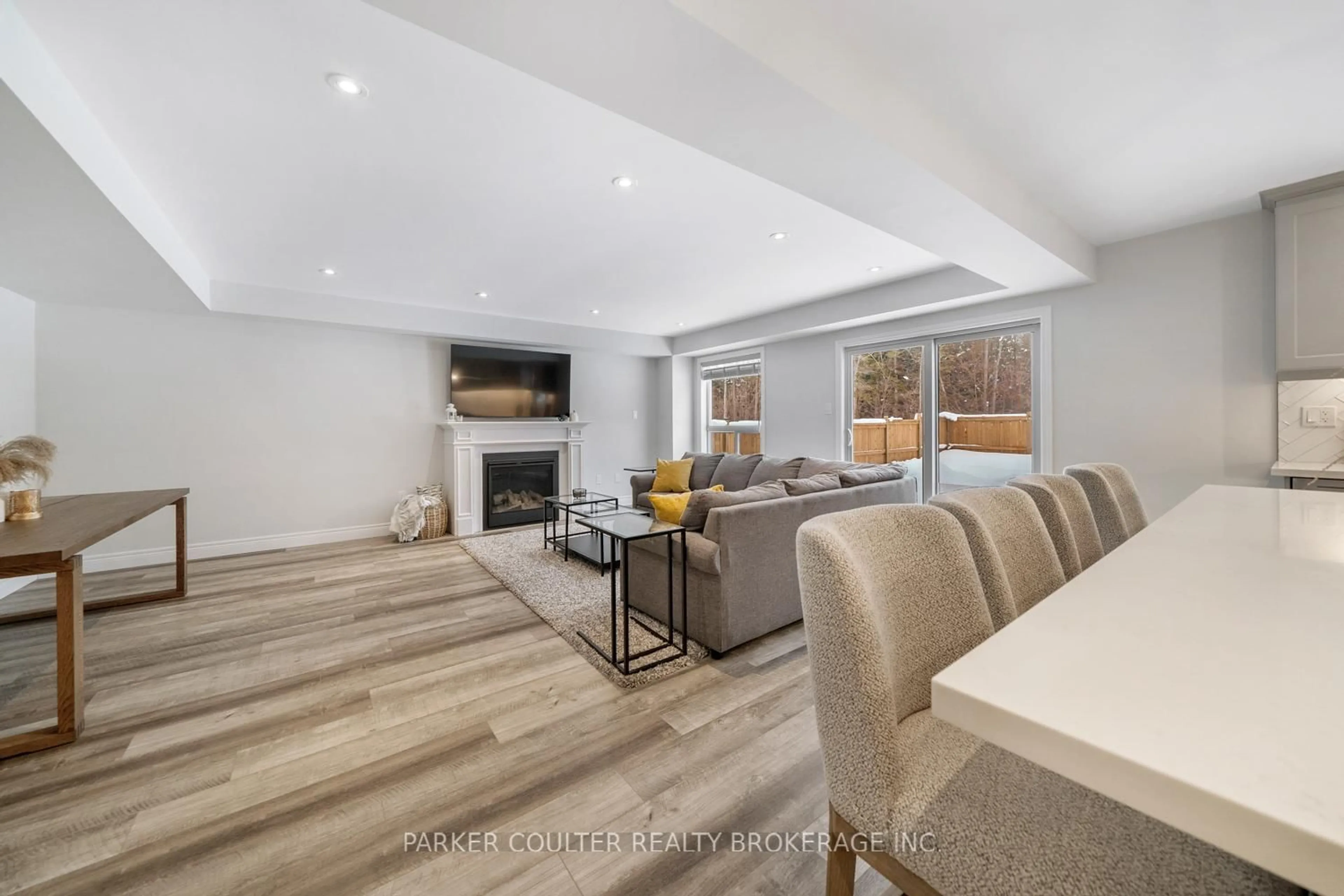 Living room with furniture, unknown for 255 Wild Rose Dr, Gravenhurst Ontario P1P 0B4