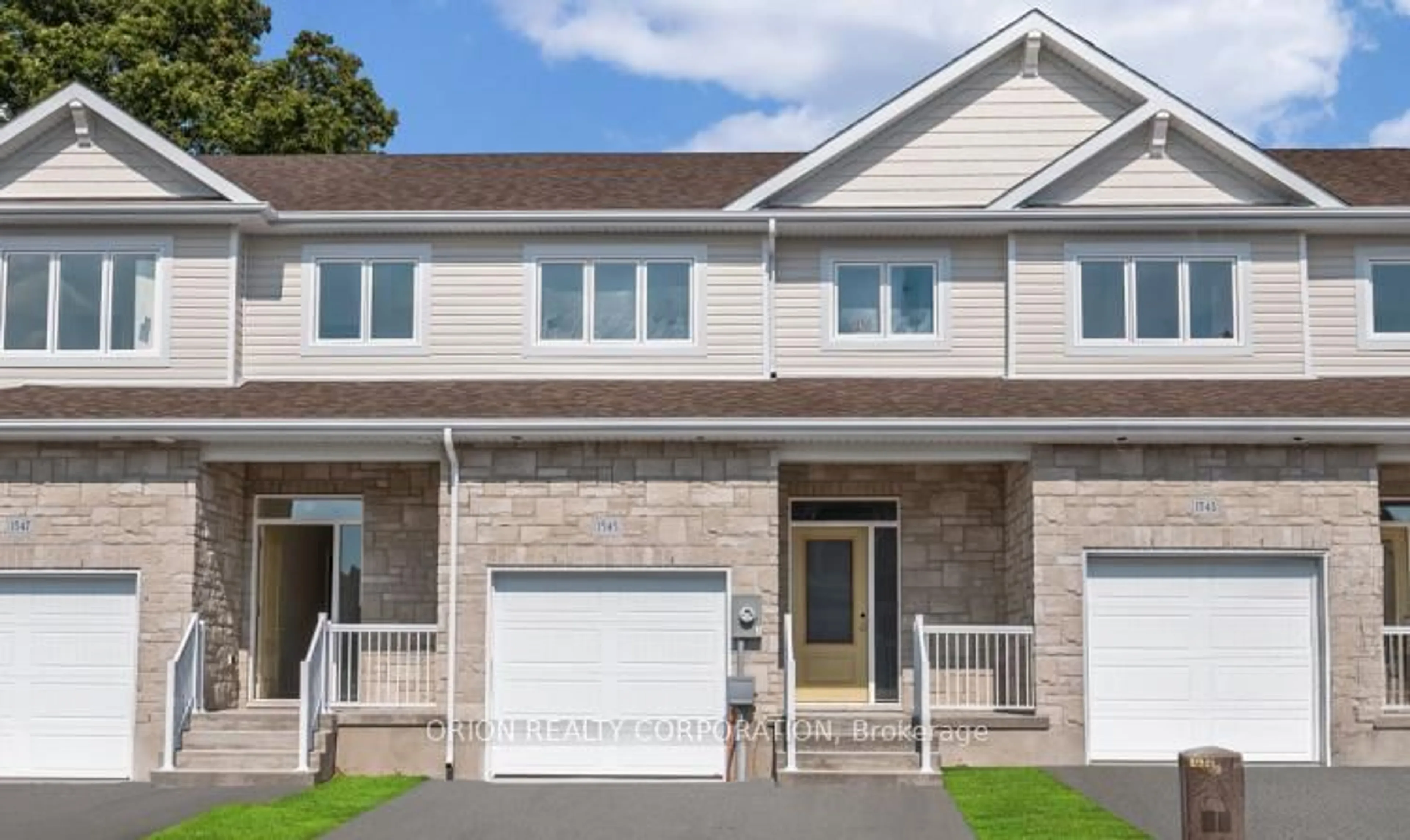 Home with vinyl exterior material, street for 1545 Scarlet St, Kingston Ontario K7K 0H7