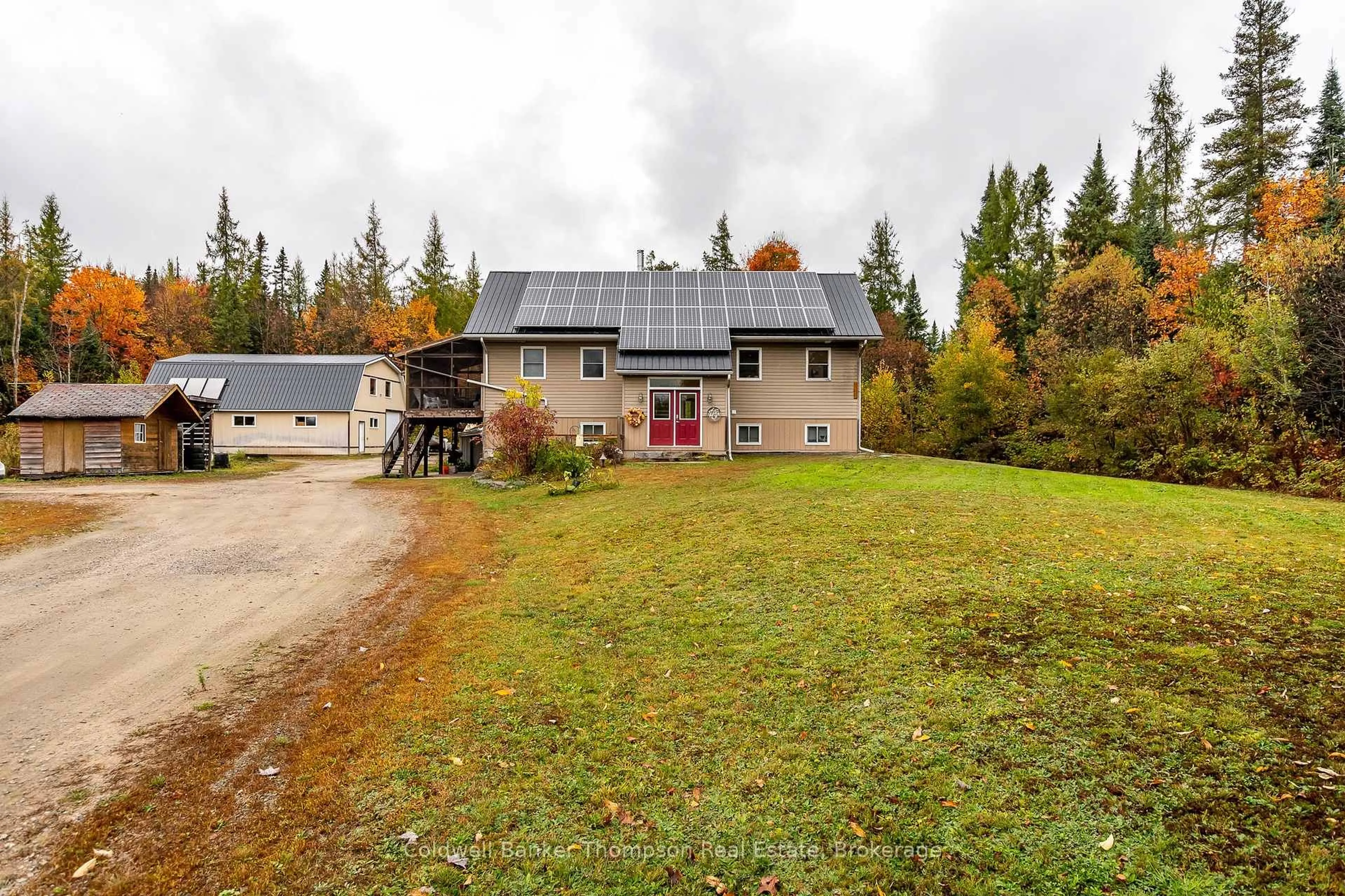 A pic from outside/outdoor area/front of a property/back of a property/a pic from drone, building for 20 Wolf Paw Rd, Huntsville Ontario P0B 1M0
