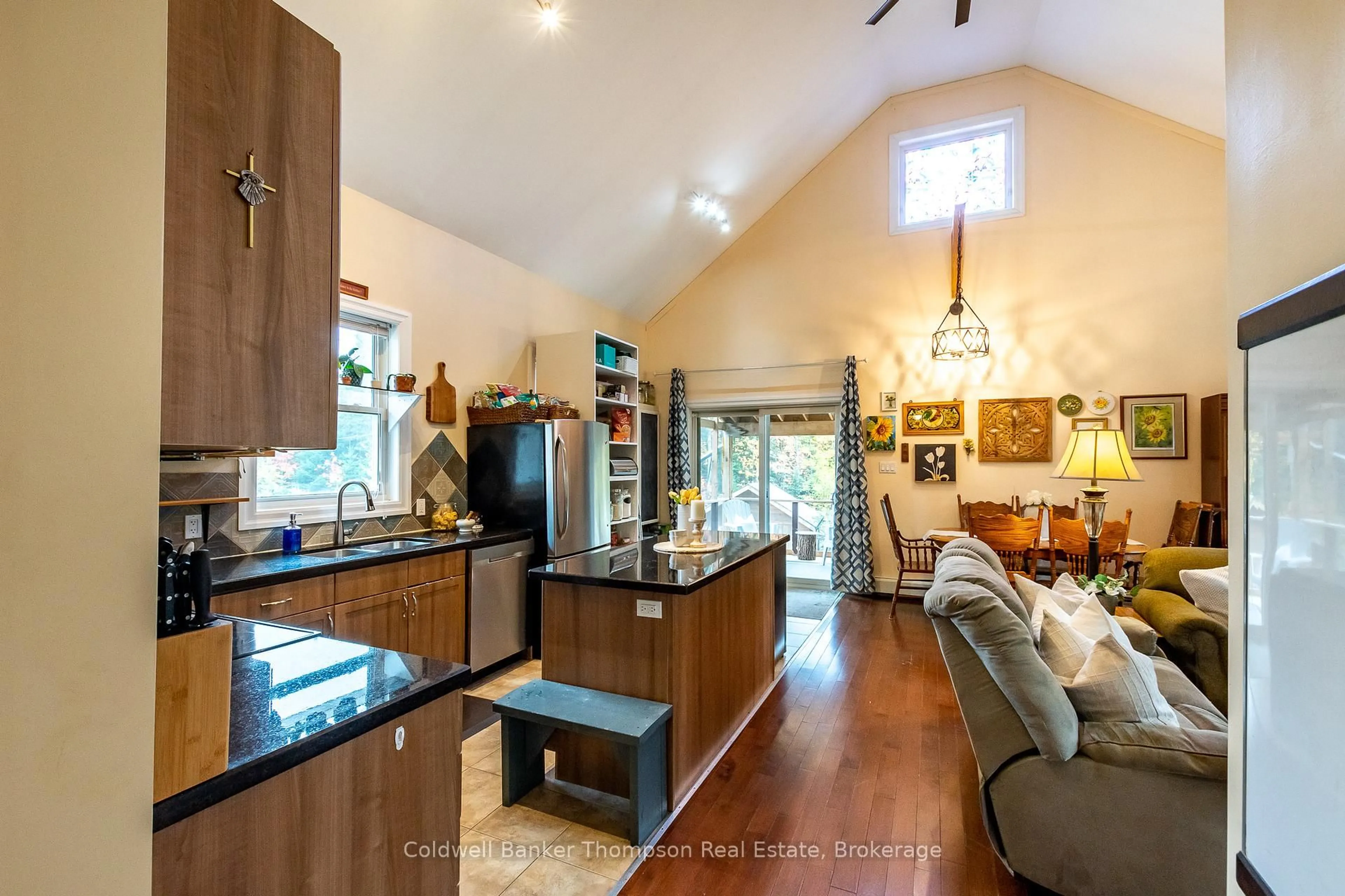 Open concept kitchen, unknown for 20 Wolf Paw Rd, Huntsville Ontario P0B 1M0
