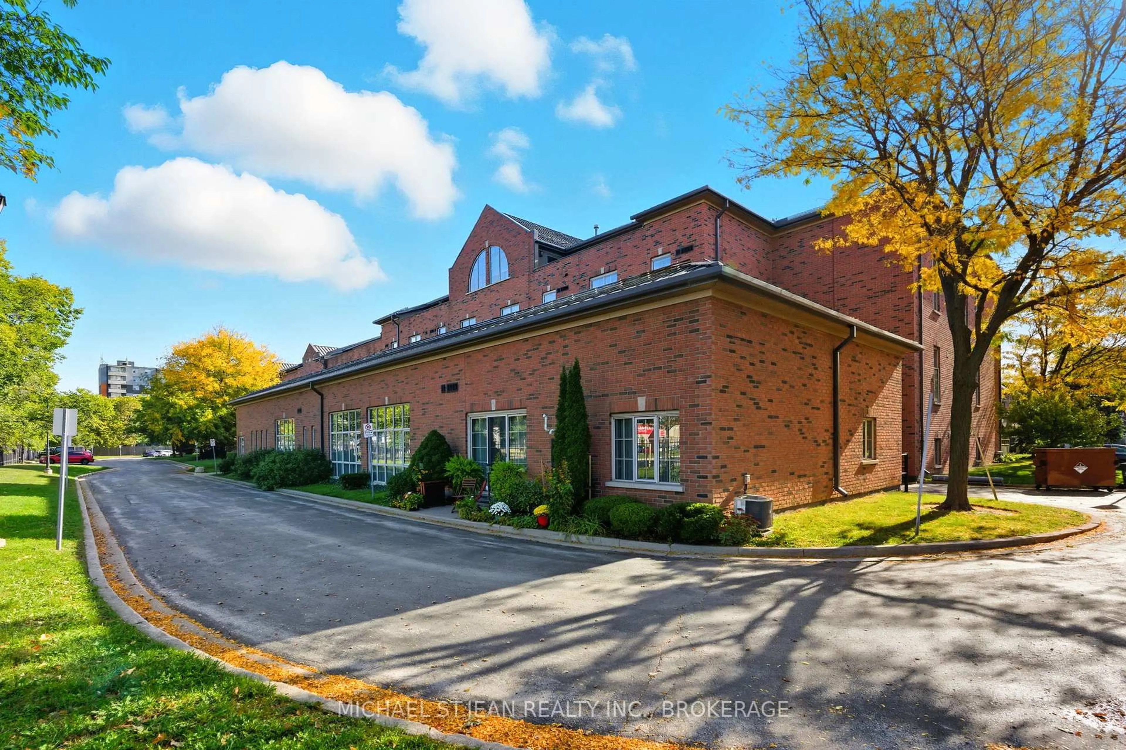 Unknown for 262 Dundas St #311, Hamilton Ontario L8B 1A9