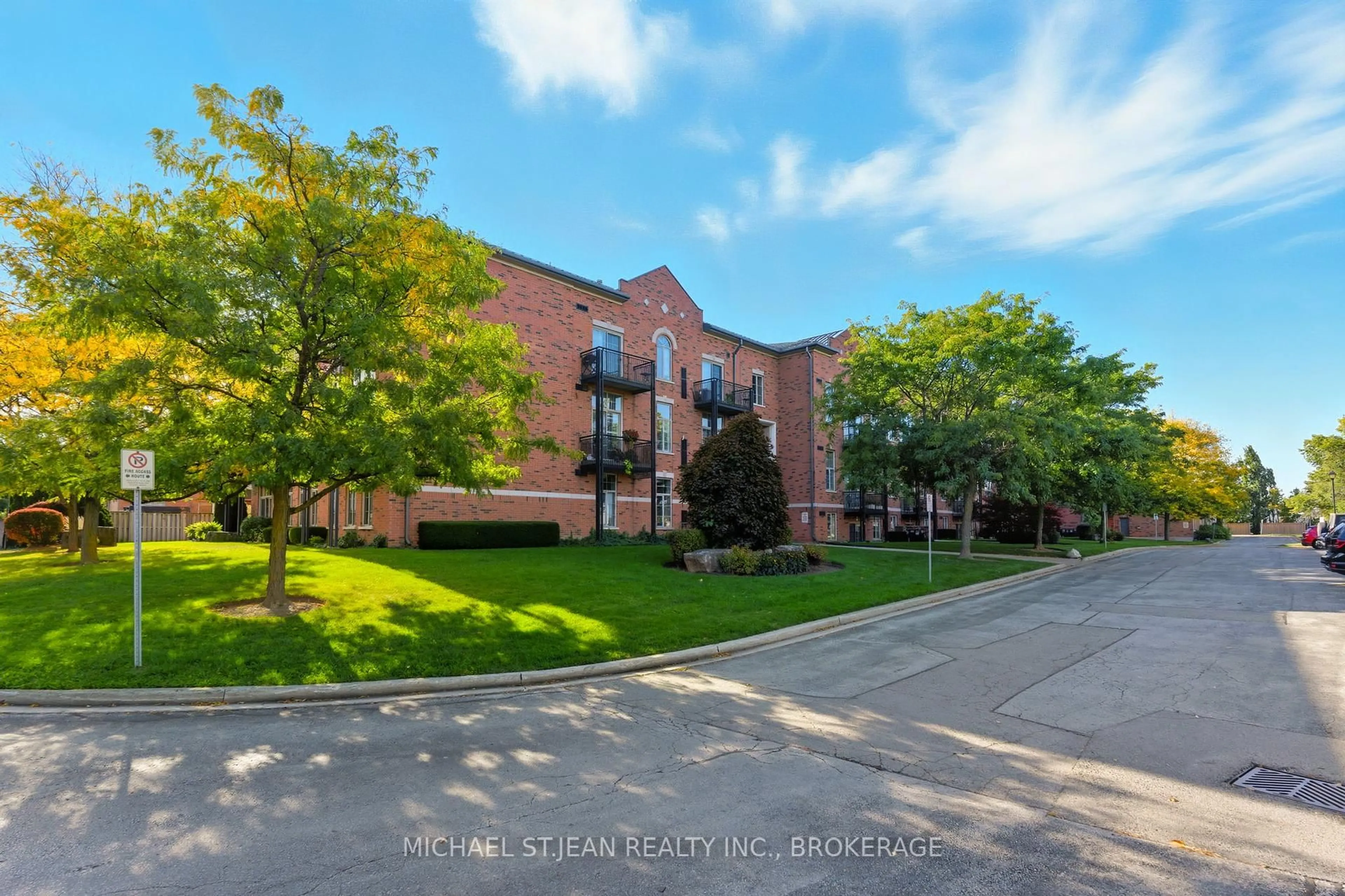 A pic from outside/outdoor area/front of a property/back of a property/a pic from drone, street for 262 Dundas St #311, Hamilton Ontario L8B 1A9