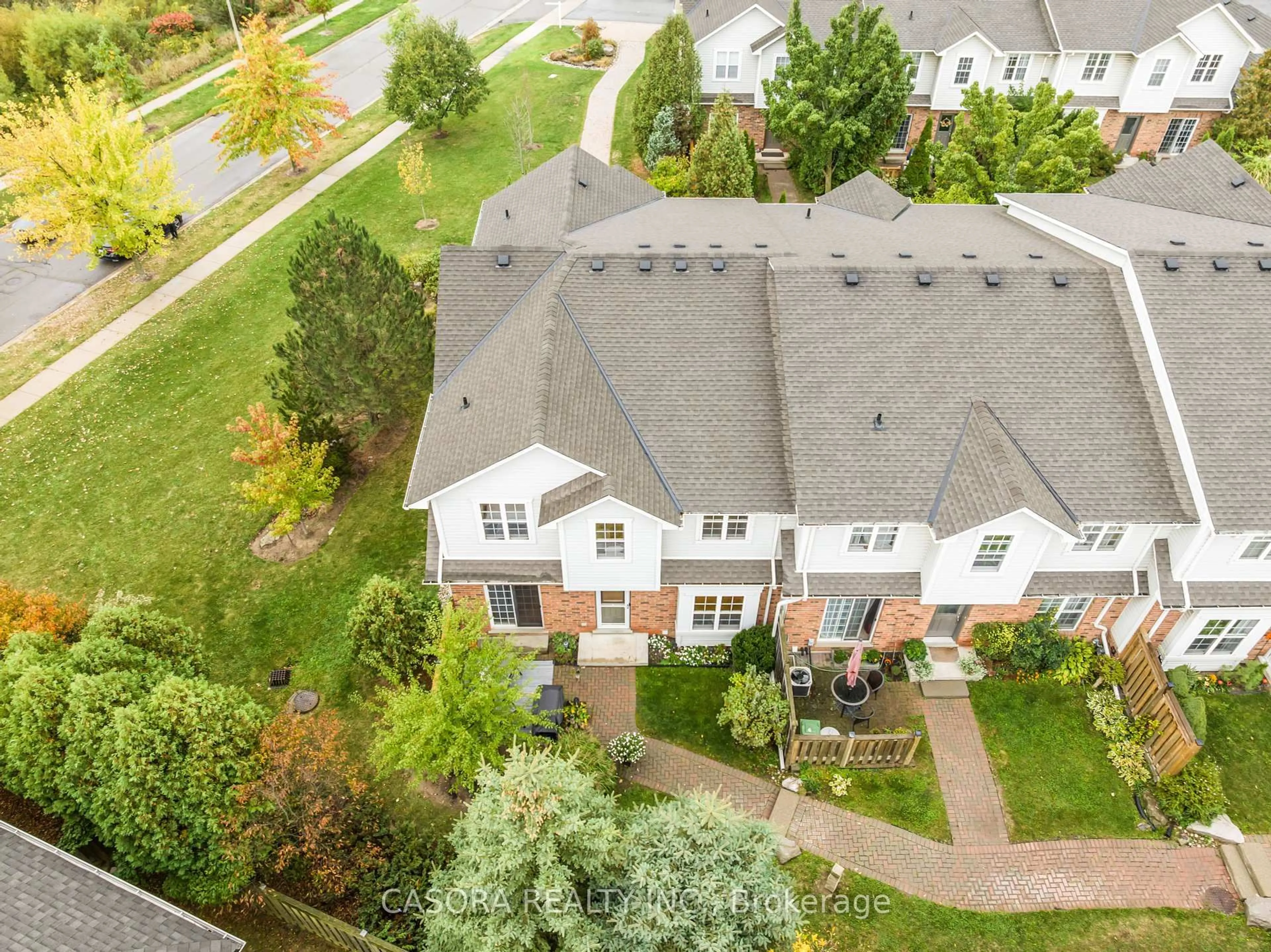 A pic from outside/outdoor area/front of a property/back of a property/a pic from drone, unknown for 1085 Harrogate Dr #45, Hamilton Ontario L9K 1R2