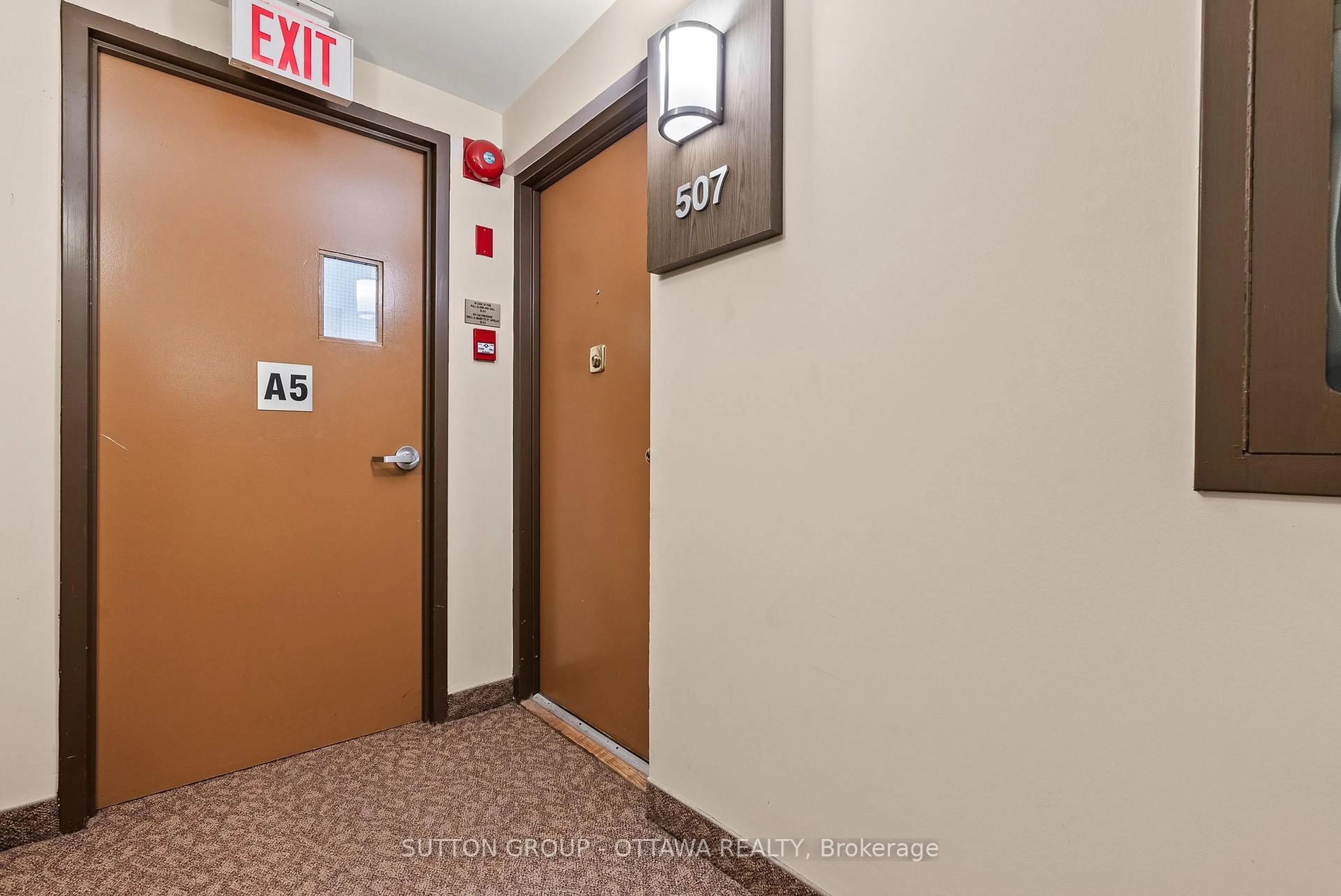 Indoor foyer for 50 BURNSIDE Ave #507, Ottawa Ontario K1Y 2M2