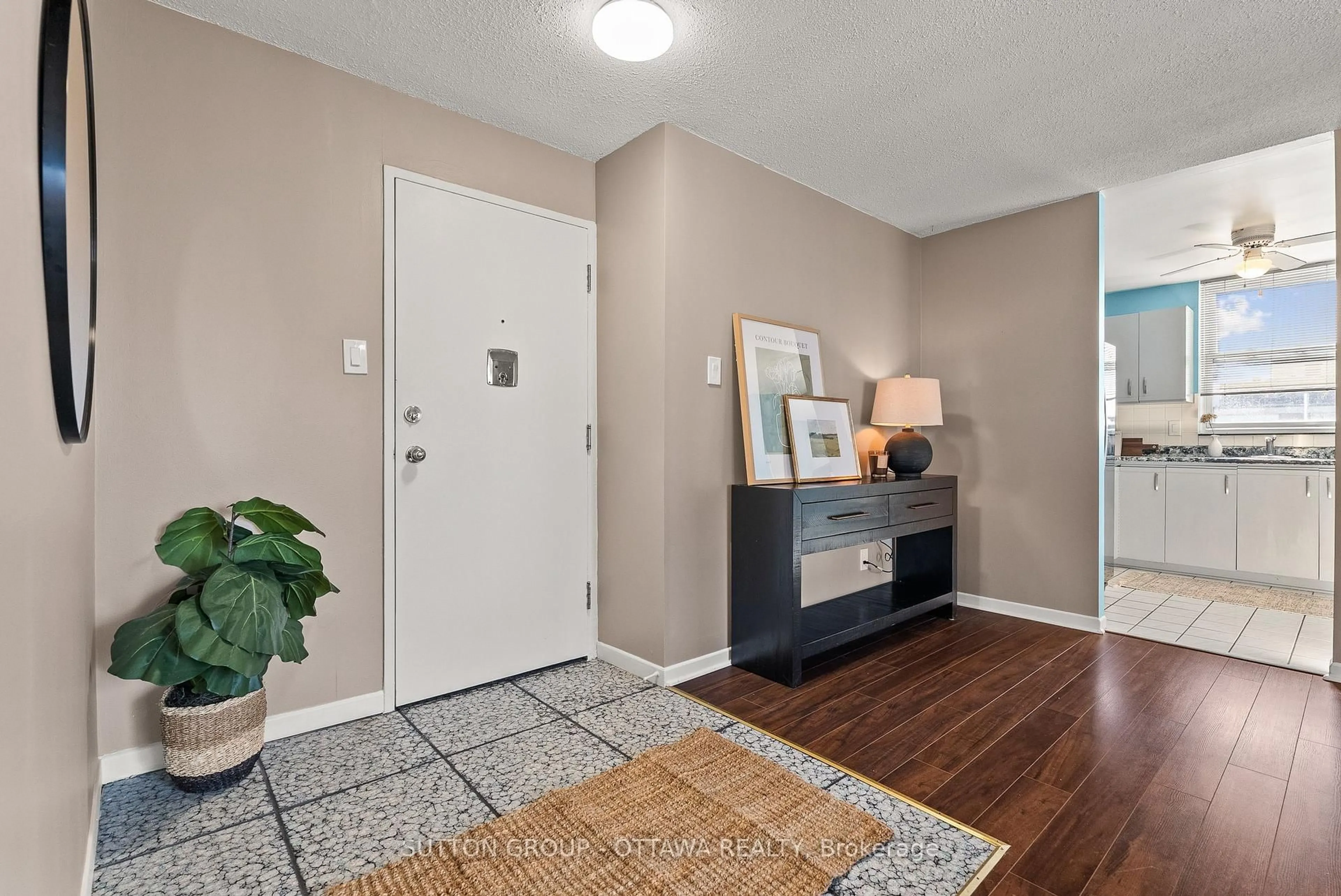 Indoor entryway for 50 BURNSIDE Ave #507, Ottawa Ontario K1Y 2M2