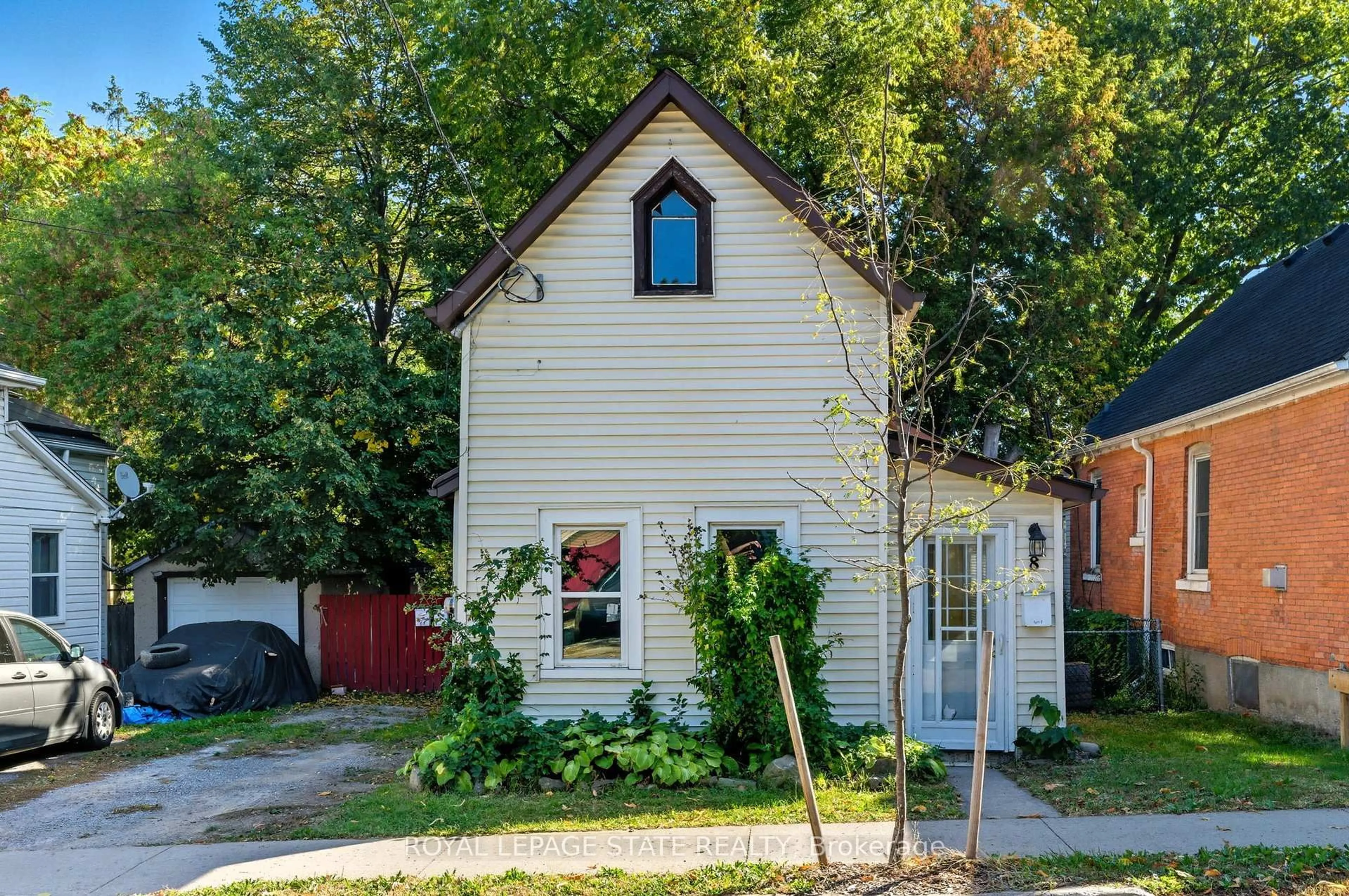 Unknown for 8 Tasker St, St. Catharines Ontario L2R 3Z8