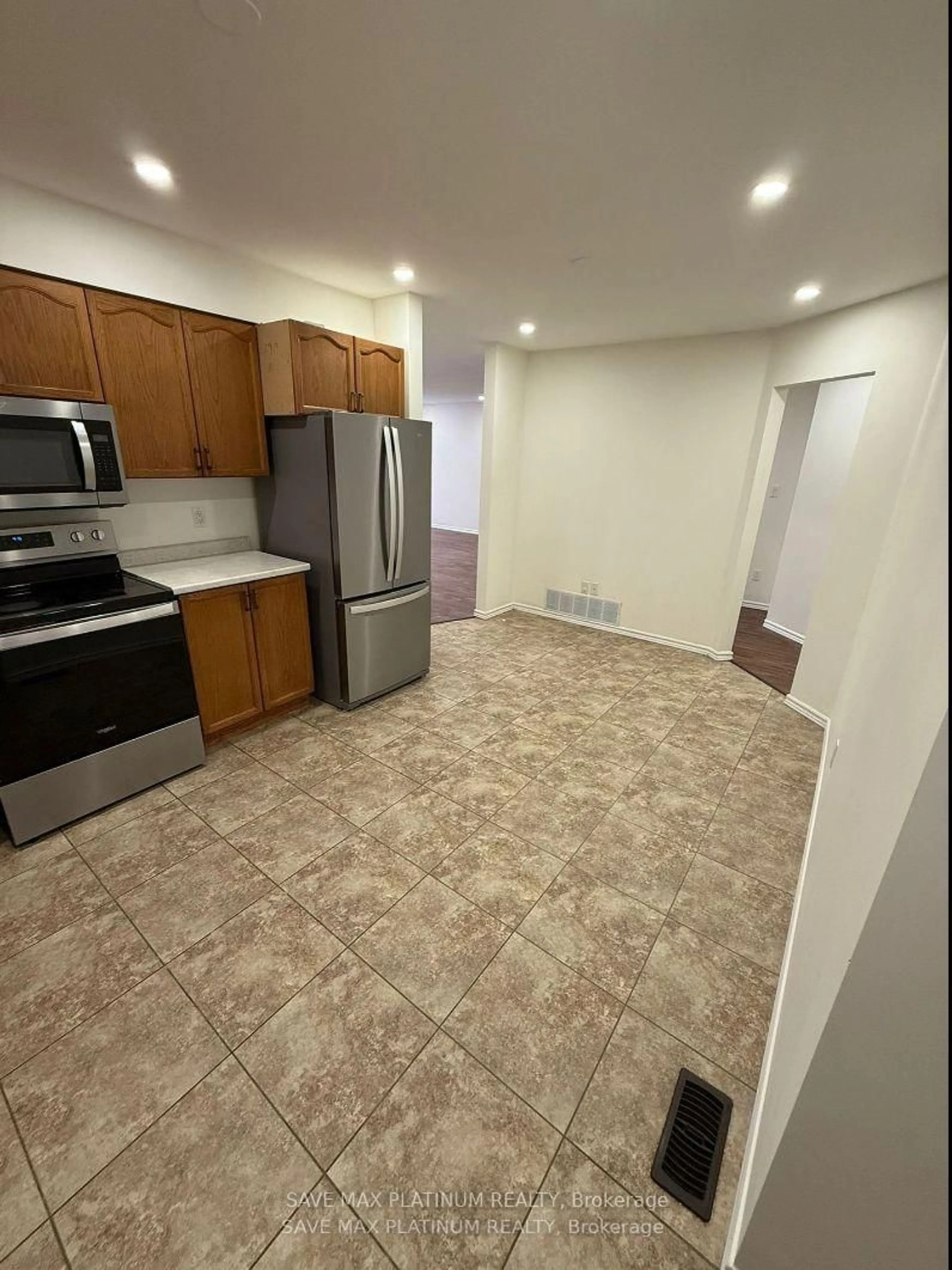 Standard kitchen, unknown for 24 Limerick Lane, Brantford Ontario N3T 6L3