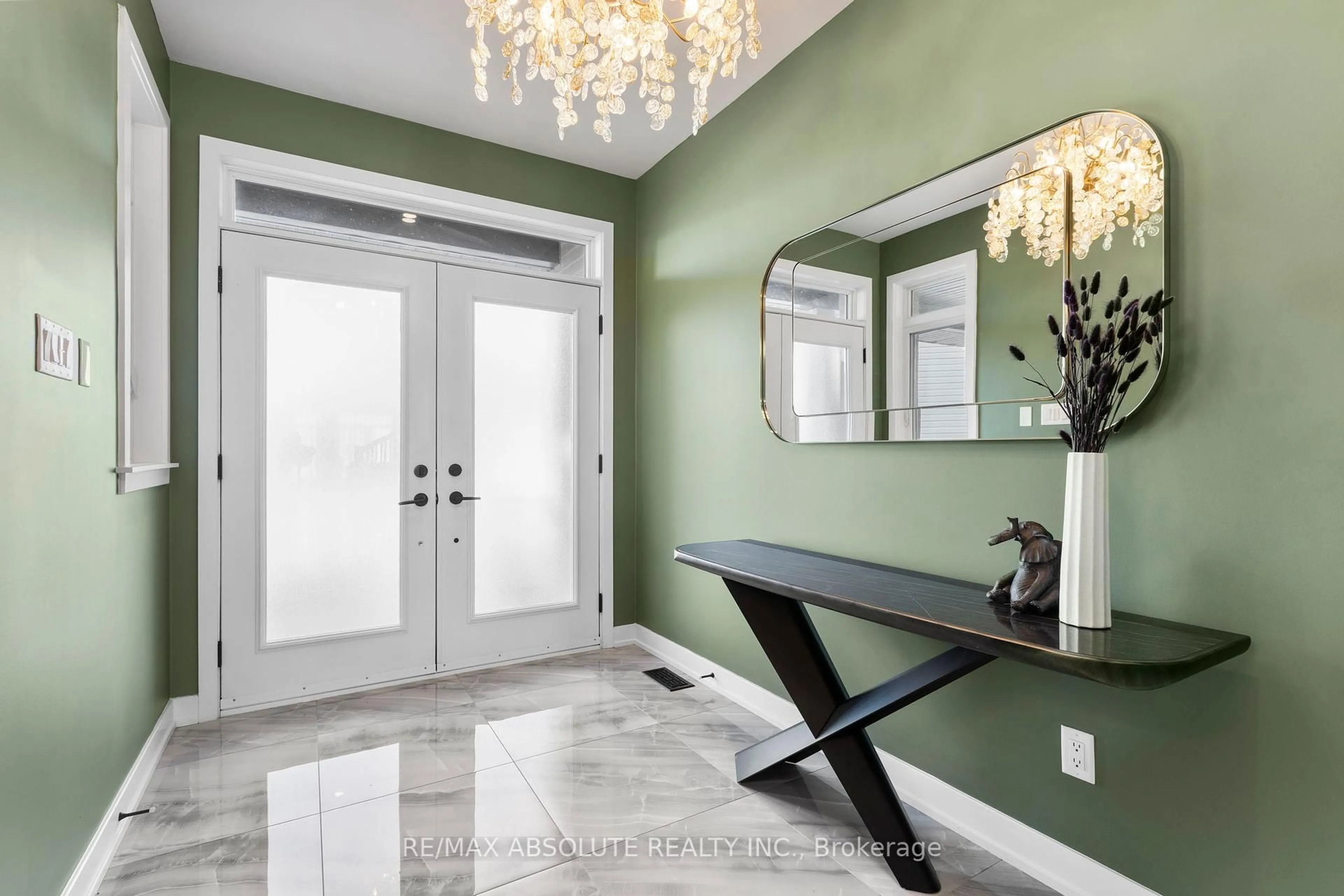 Indoor entryway for 921 Beckton Hts, Ottawa Ontario K2S 2X5