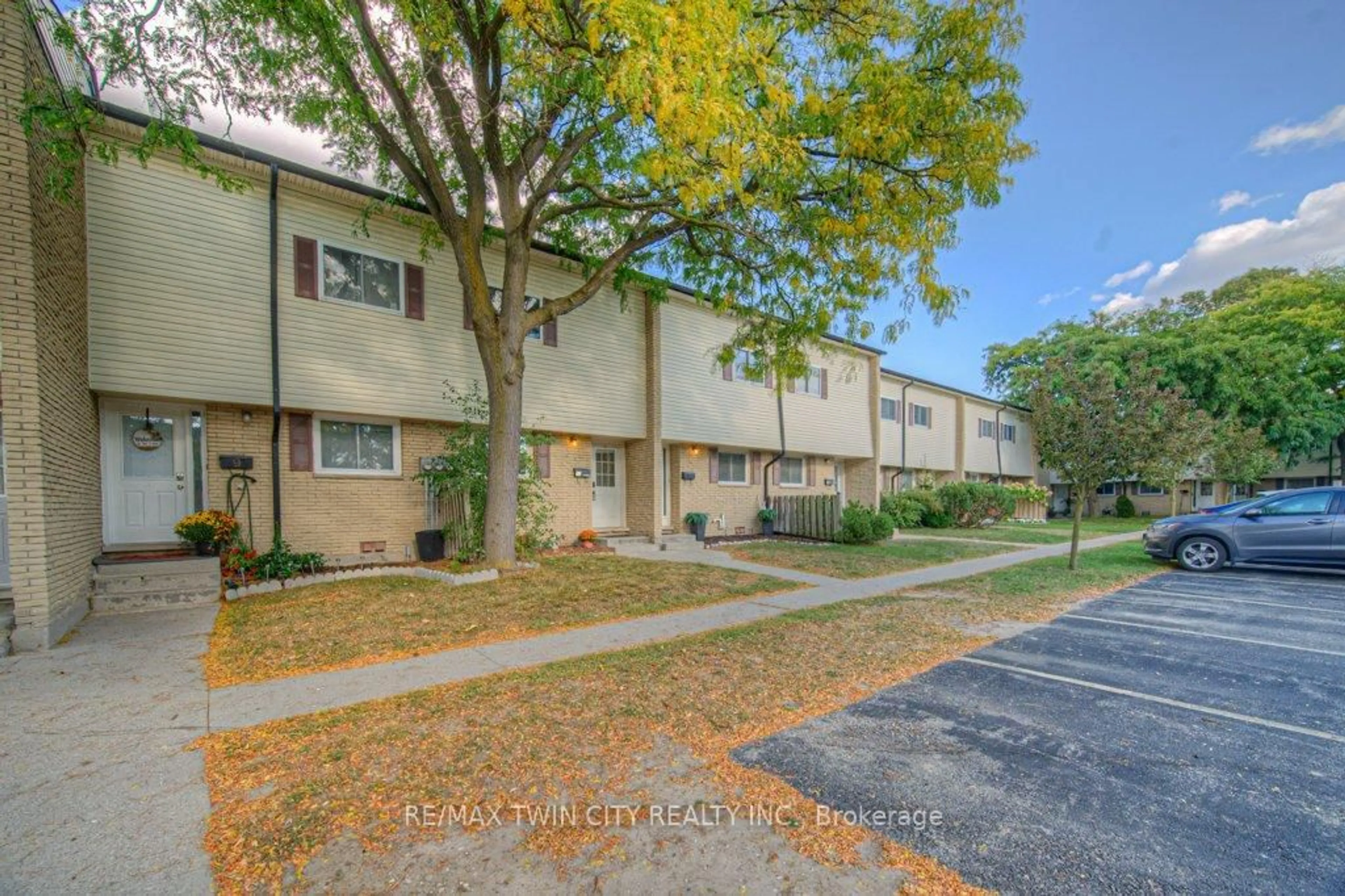 Unknown for 211 Veronica Dr #10, Kitchener Ontario N2A 2R8