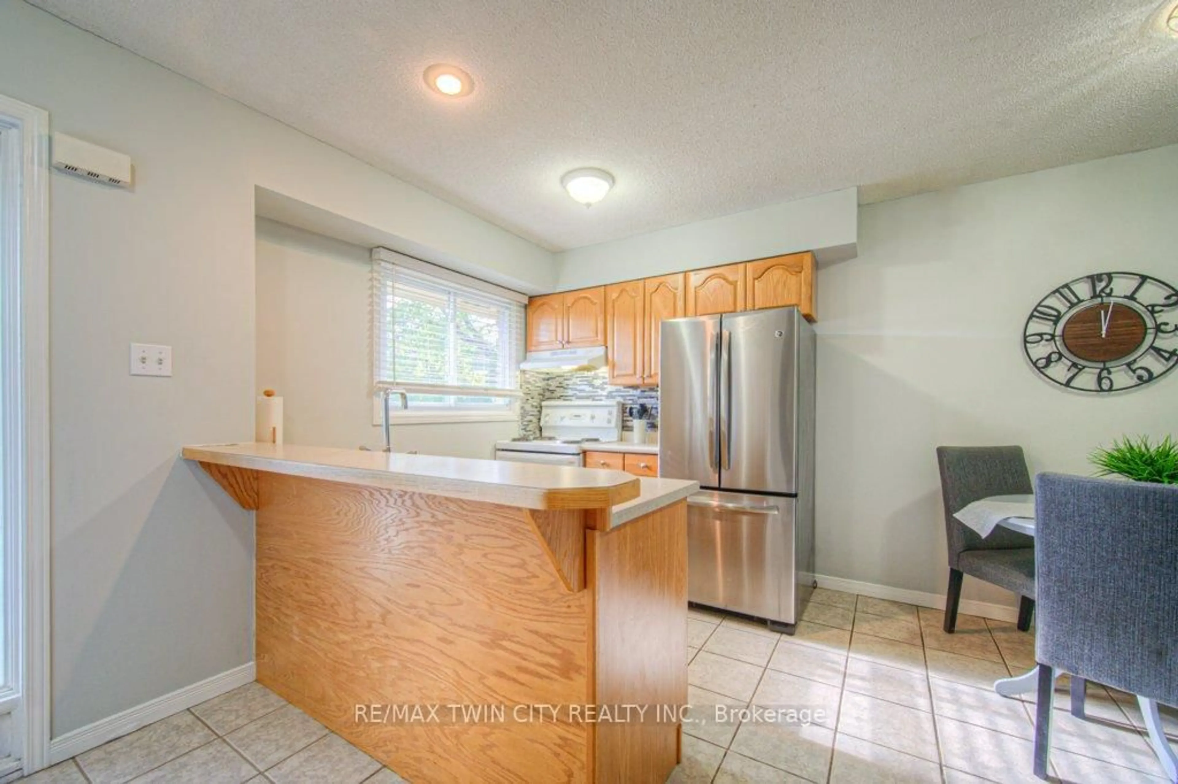 Standard kitchen, ceramic/tile floor for 211 Veronica Dr #10, Kitchener Ontario N2A 2R8