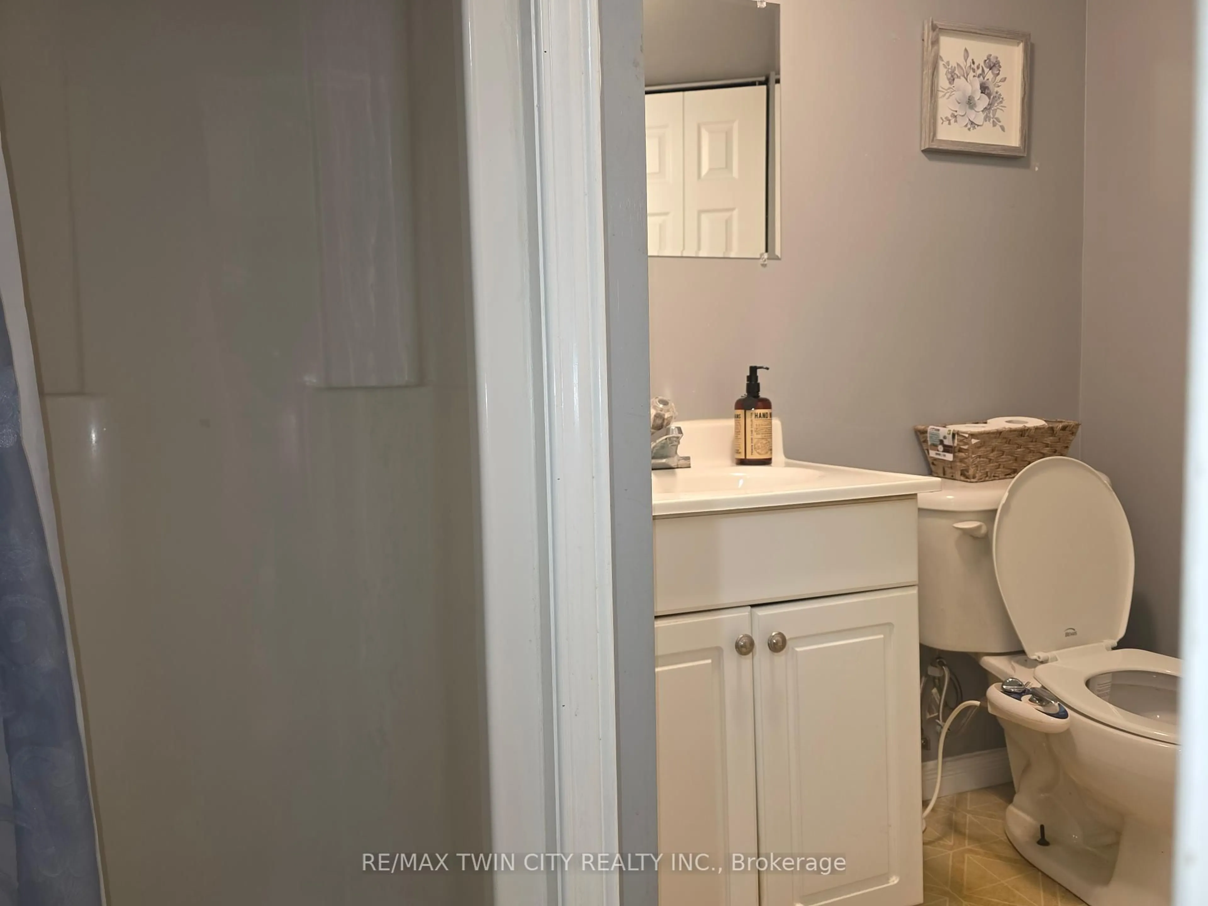 A pic of a room for 211 Veronica Dr #10, Kitchener Ontario N2A 2R8