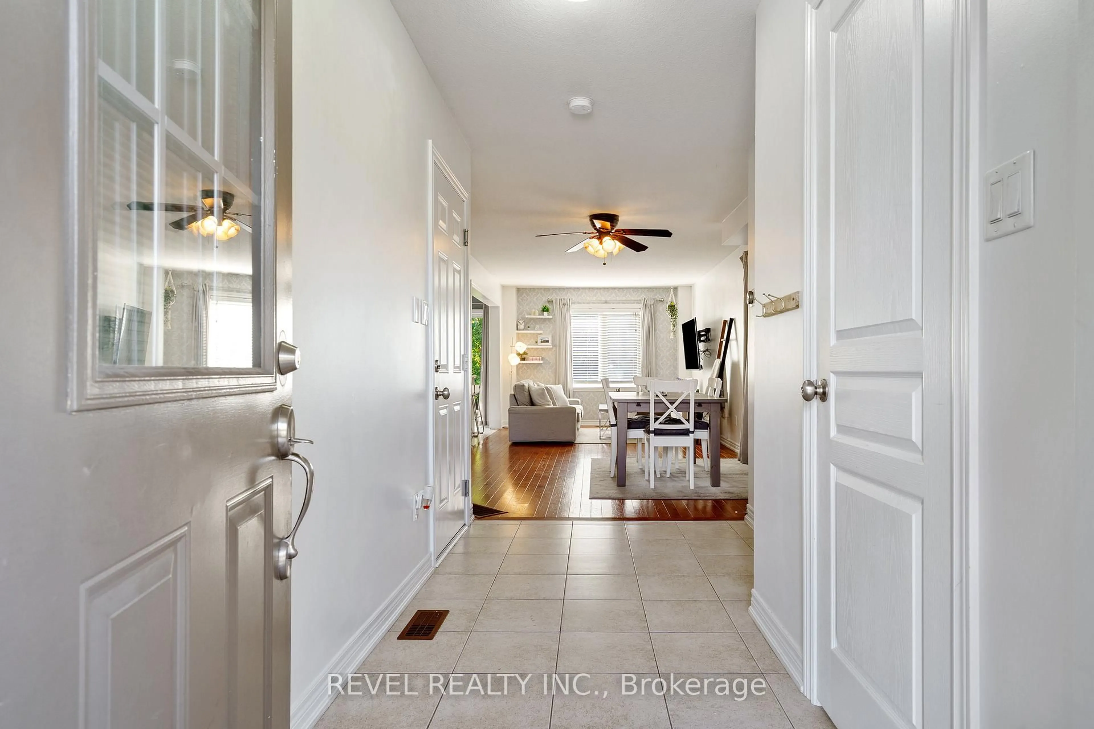 Indoor entryway for 222 Fall Fair Way #35, Hamilton Ontario L0R 1C0