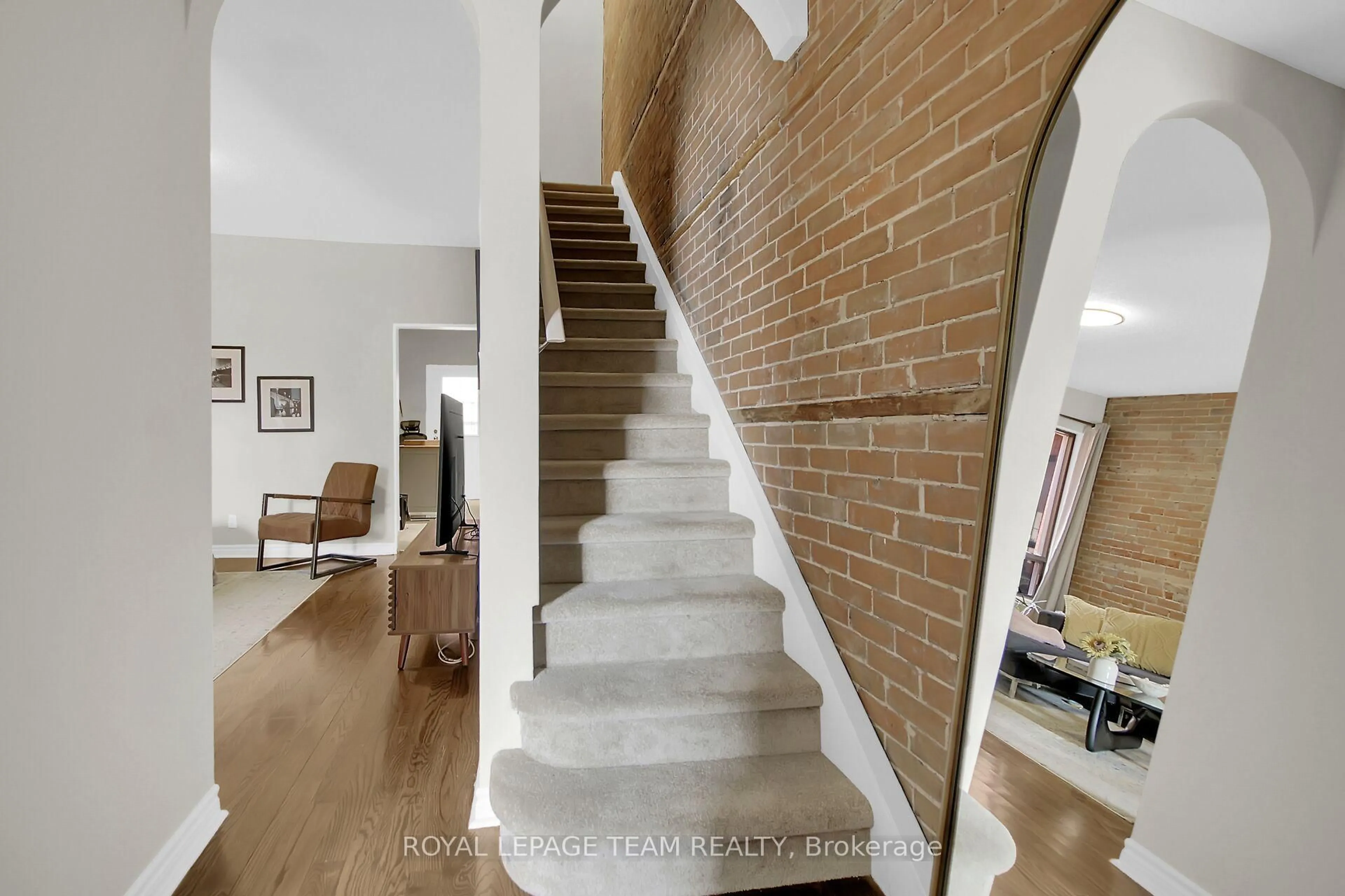 Stairs for 57 Argyle Ave, Ottawa Ontario K2P 1B3