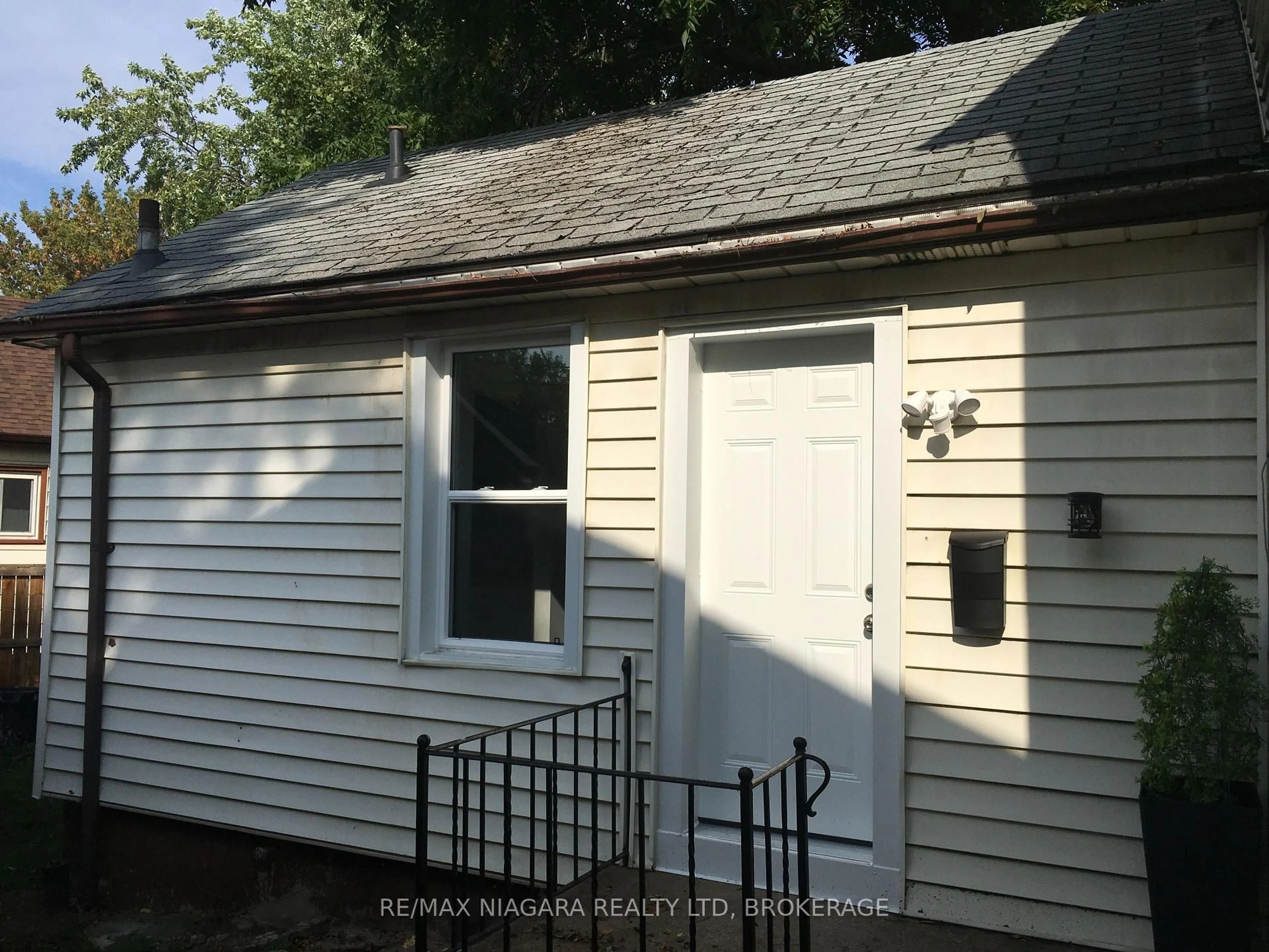 Shed for 163 Welland Ave, St. Catharines Ontario L2R 2N9