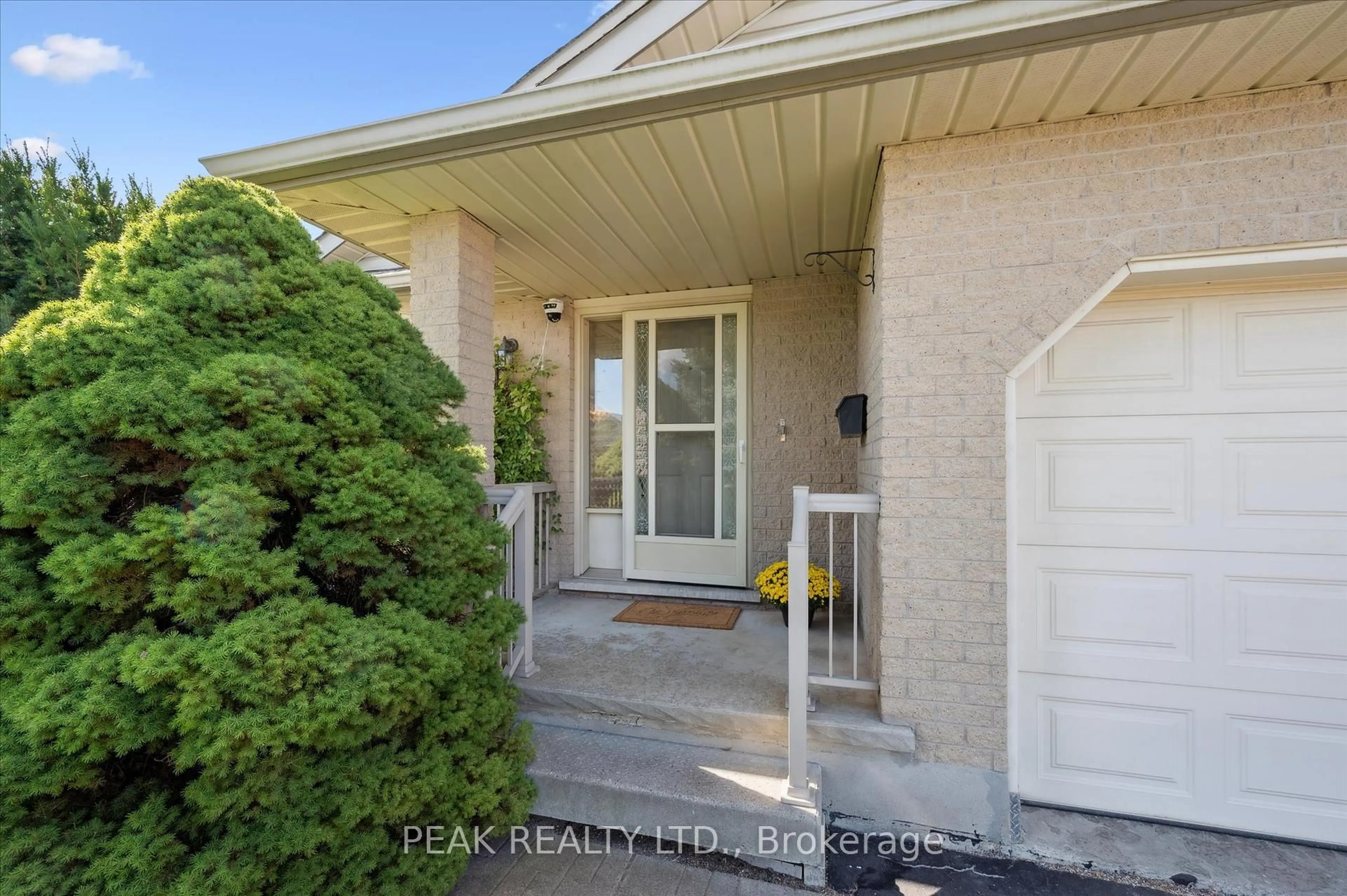Indoor entryway for 359 Westvale Dr, Waterloo Ontario N2T 2M6