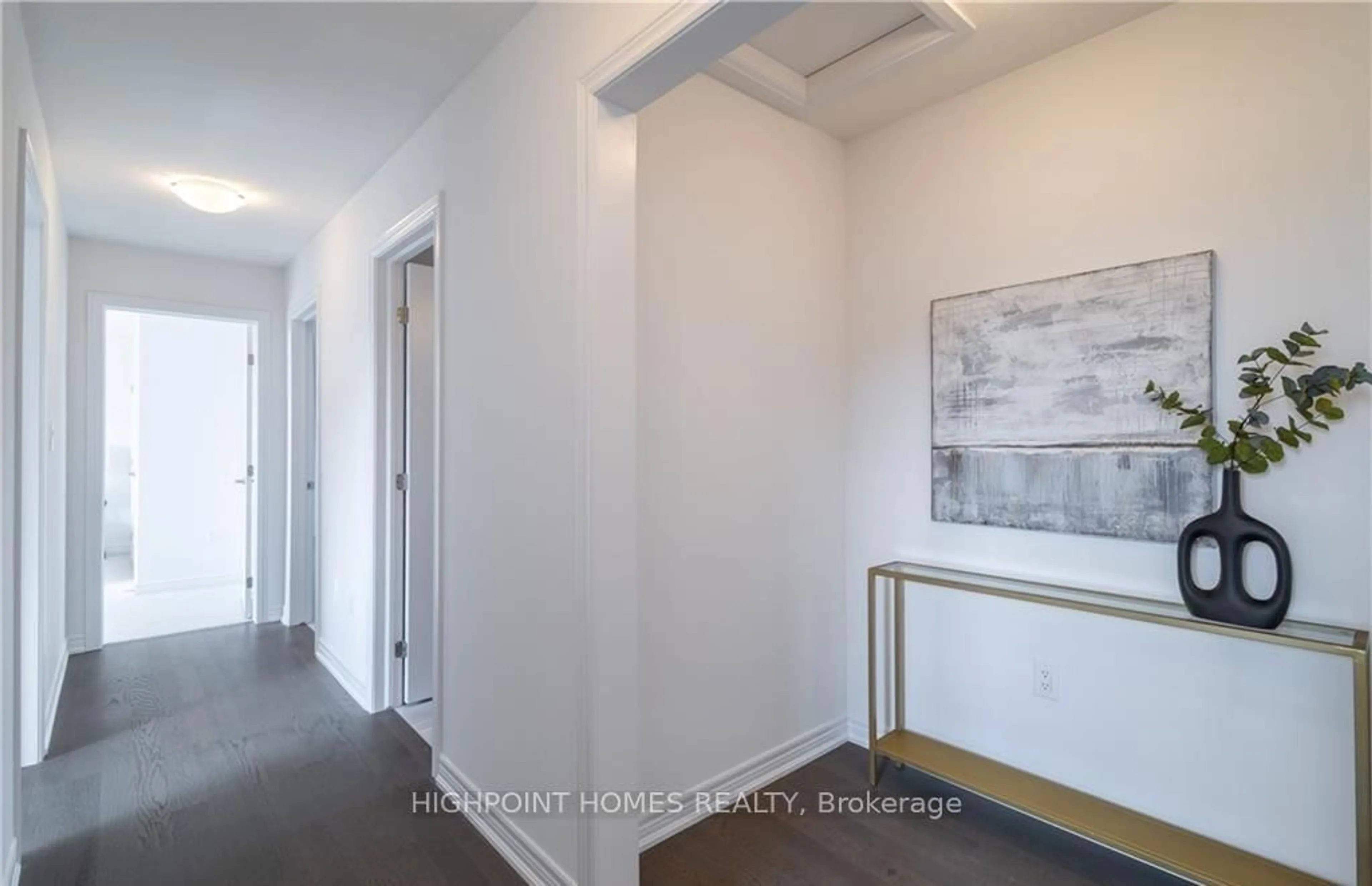 Indoor entryway for 50 Halo St, Hamilton Ontario L8W 0C2