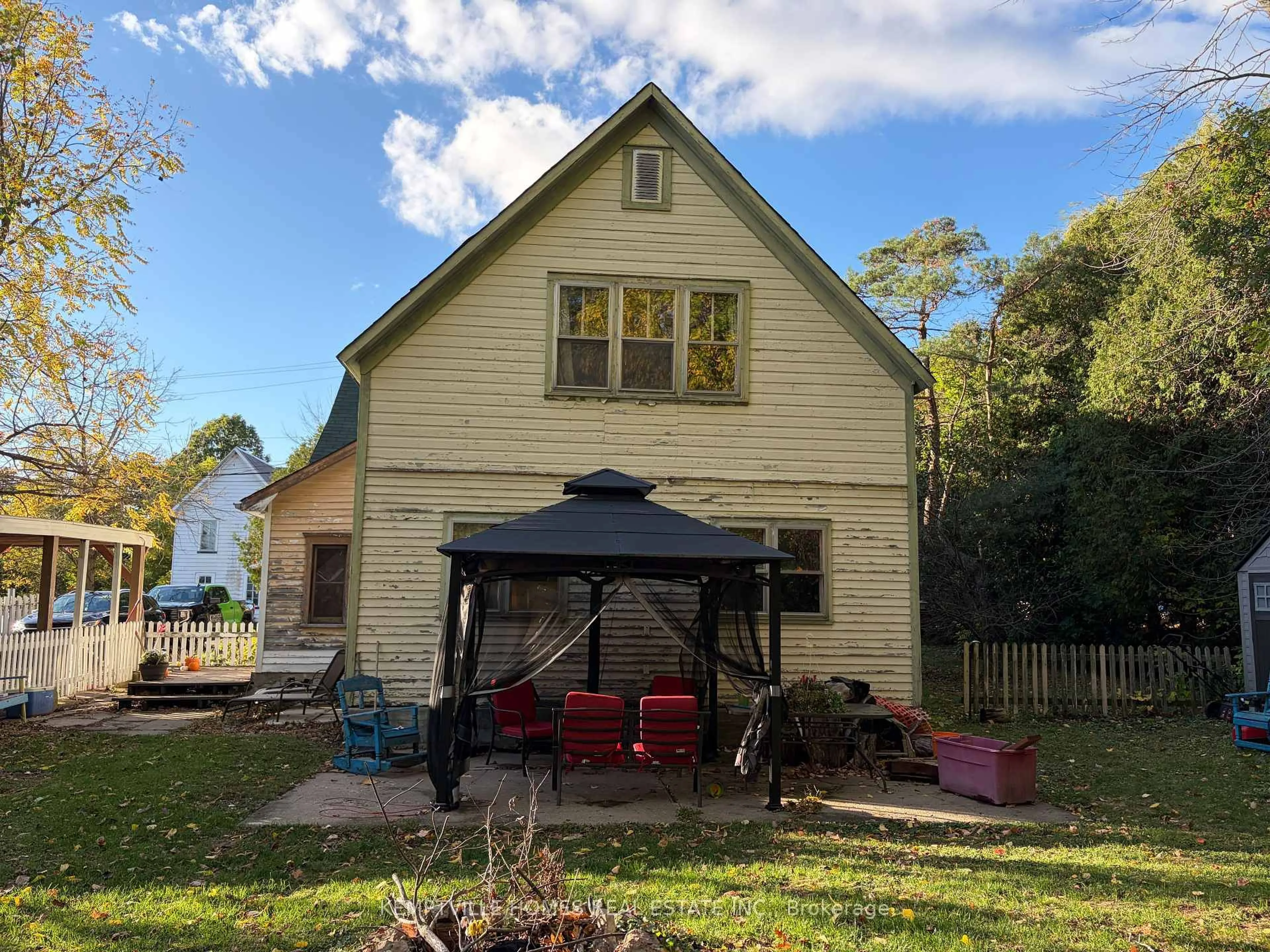 A pic from outside/outdoor area/front of a property/back of a property/a pic from drone, street for 10 BRIDGE St, North Grenville Ontario K0G 1S0