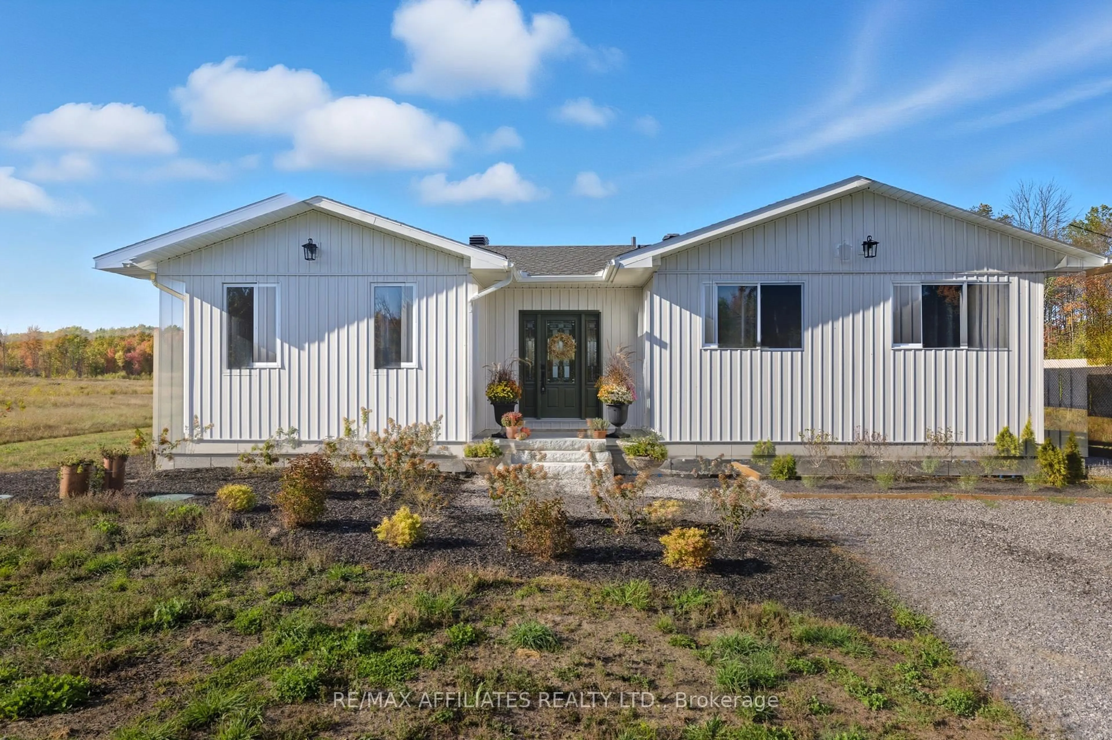 Home with vinyl exterior material, building for 1606 Pittston Rd, Edwardsburgh/Cardinal Ontario K0E 1X0
